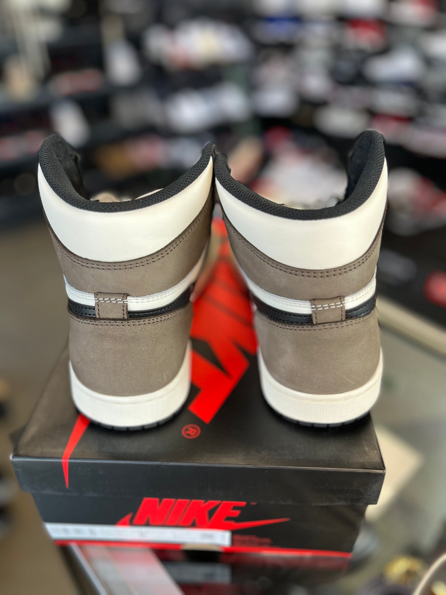 Jordan 1 “Mocha” Size 9.5