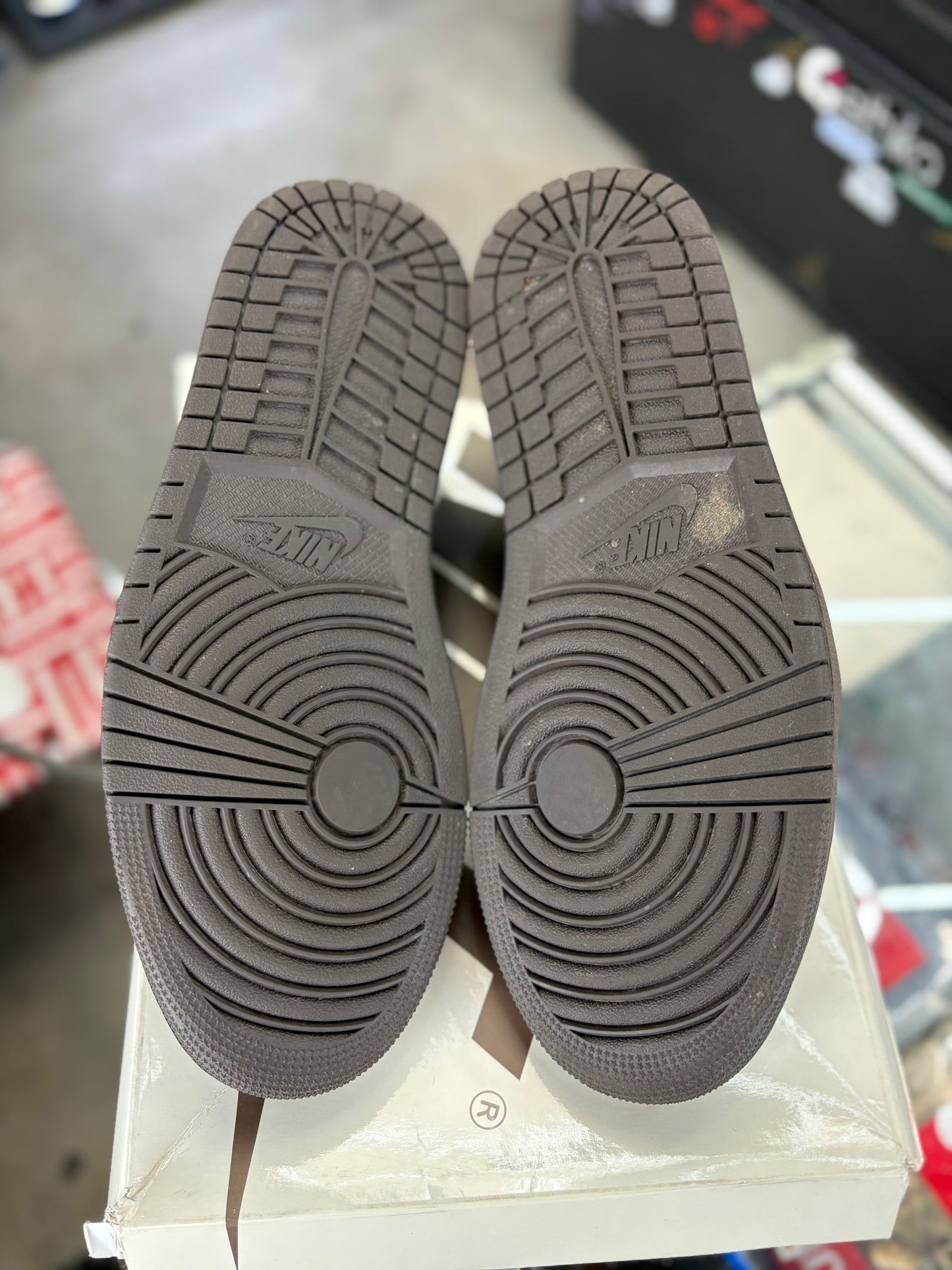 Jordan 1 Low x Travis Scott “Velvet” Size 8.5