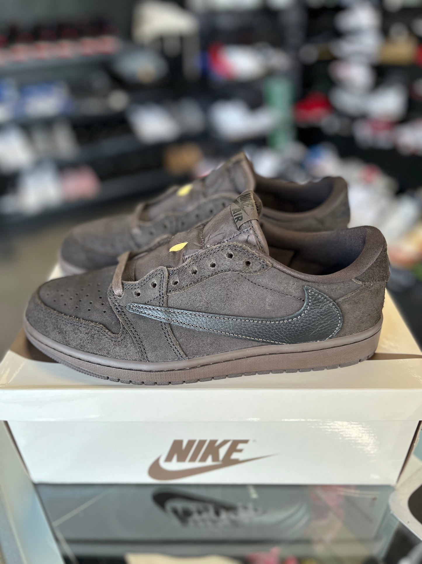 Jordan 1 Low x Travis Scott “Velvet Brown” Size 8.5