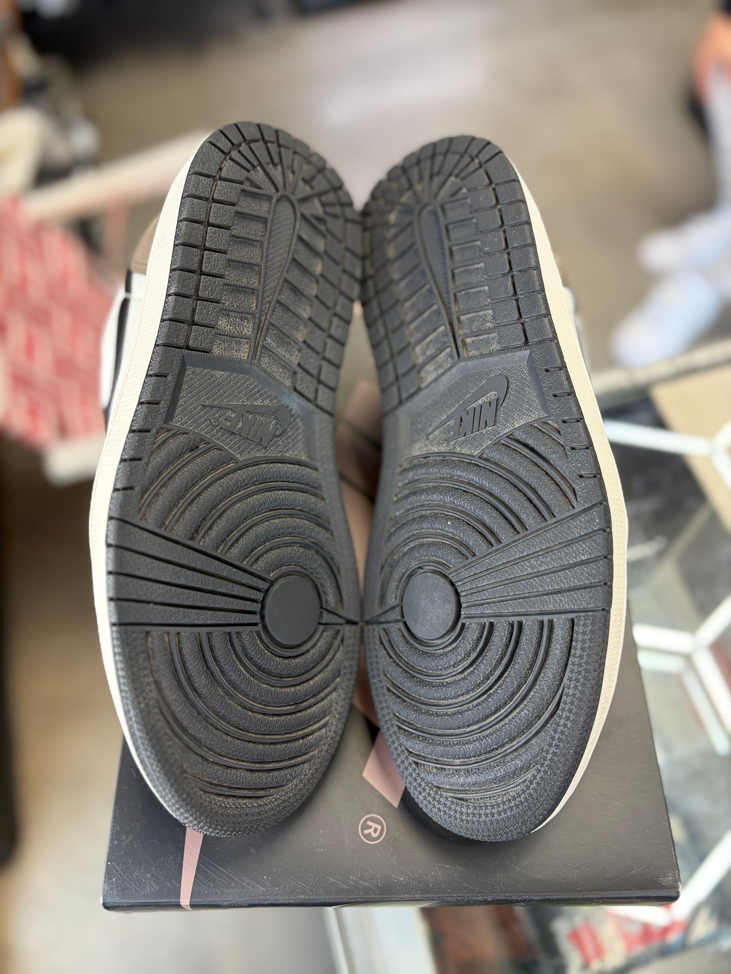 Jordan 1 Low “Mocha” Size 8.5