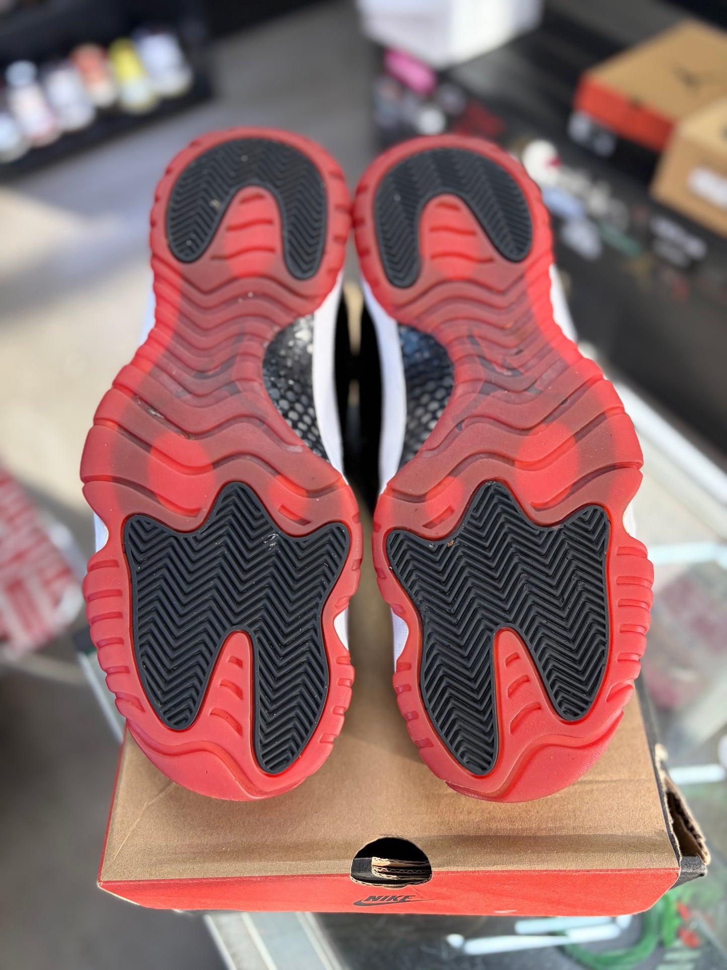 Jordan 11 Low “Bred” Size 10.5
