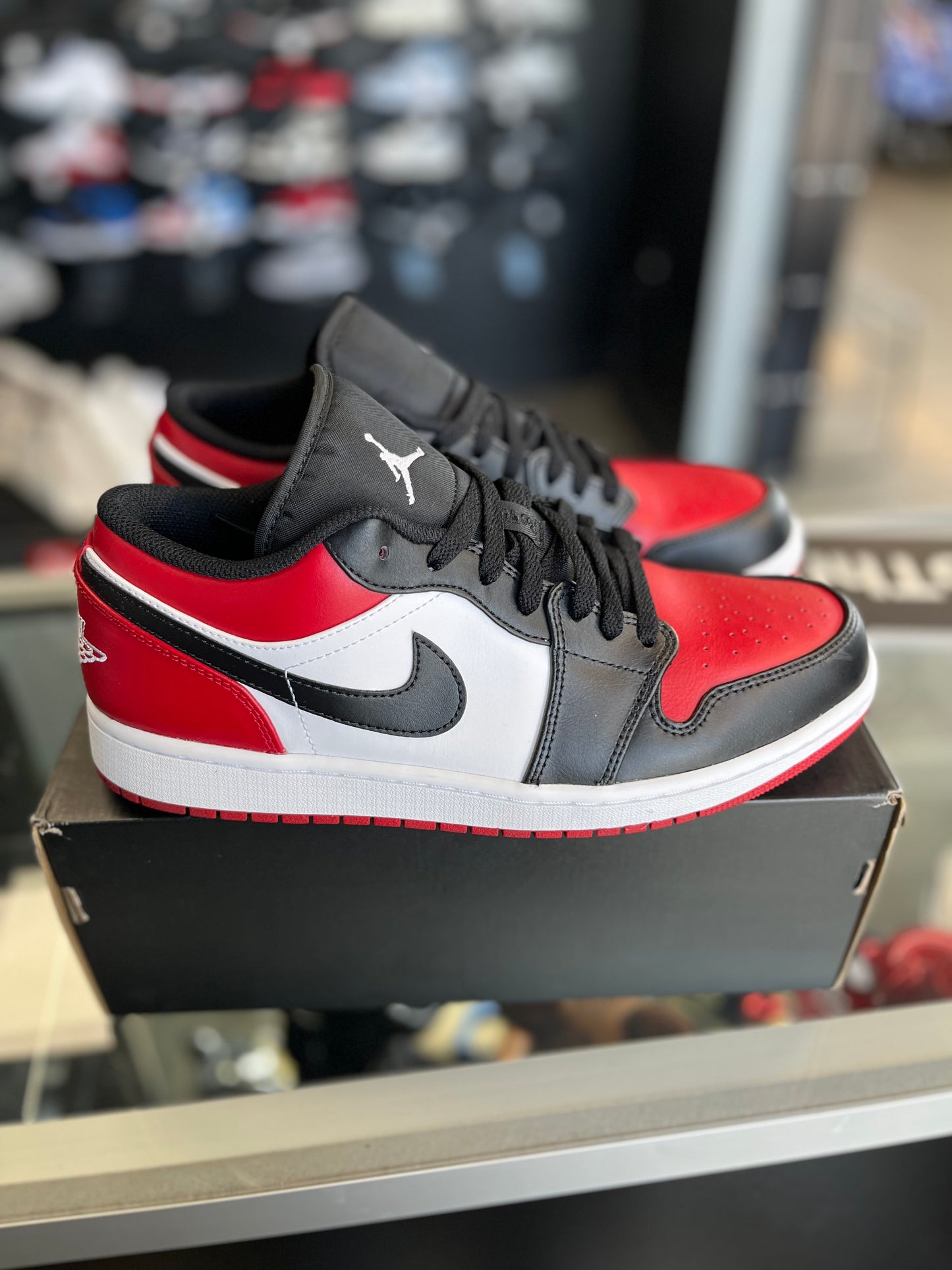 Jordan 1 Low “Bred Toe” Size 10.5