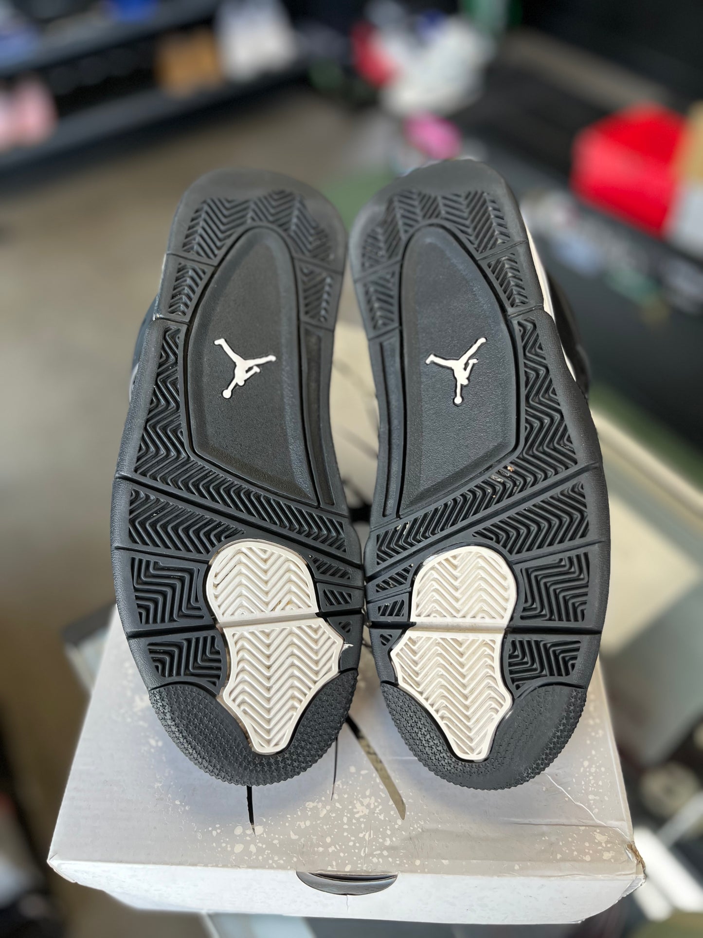 Jordan 4 “White Thunder” Size 8