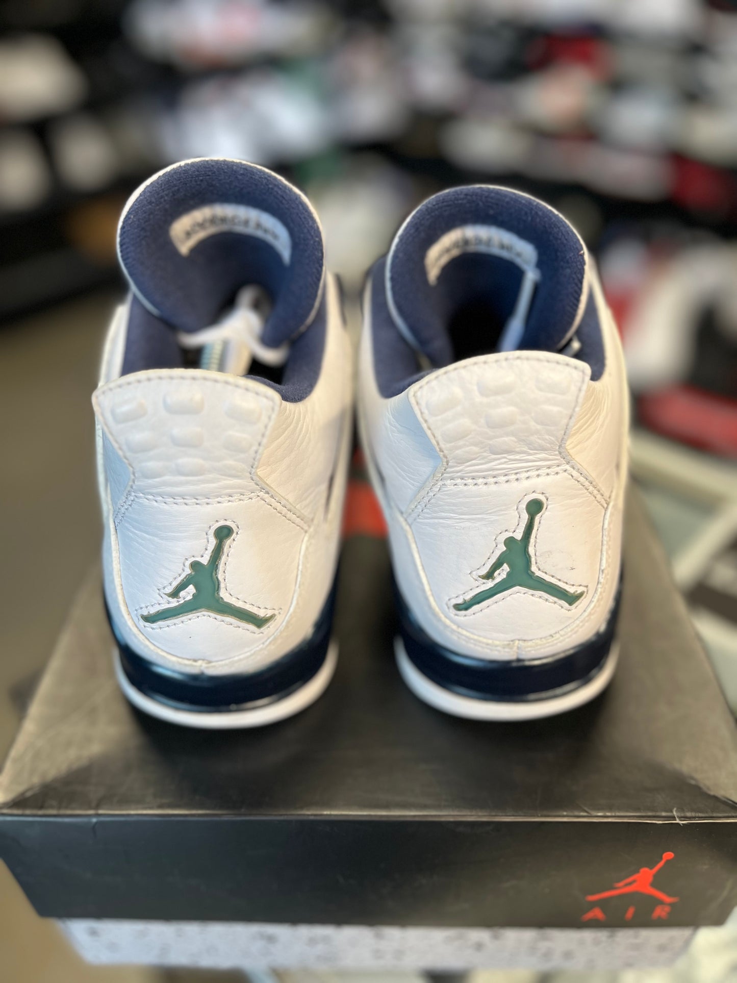 Jordan 4 “Columbia” Size 9