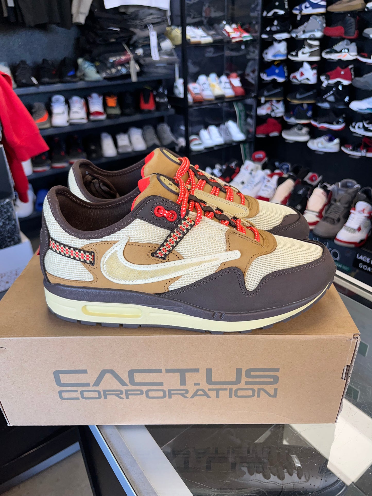 Air Max 1 x Travis Scott “Baroque Brown” Size 8.5