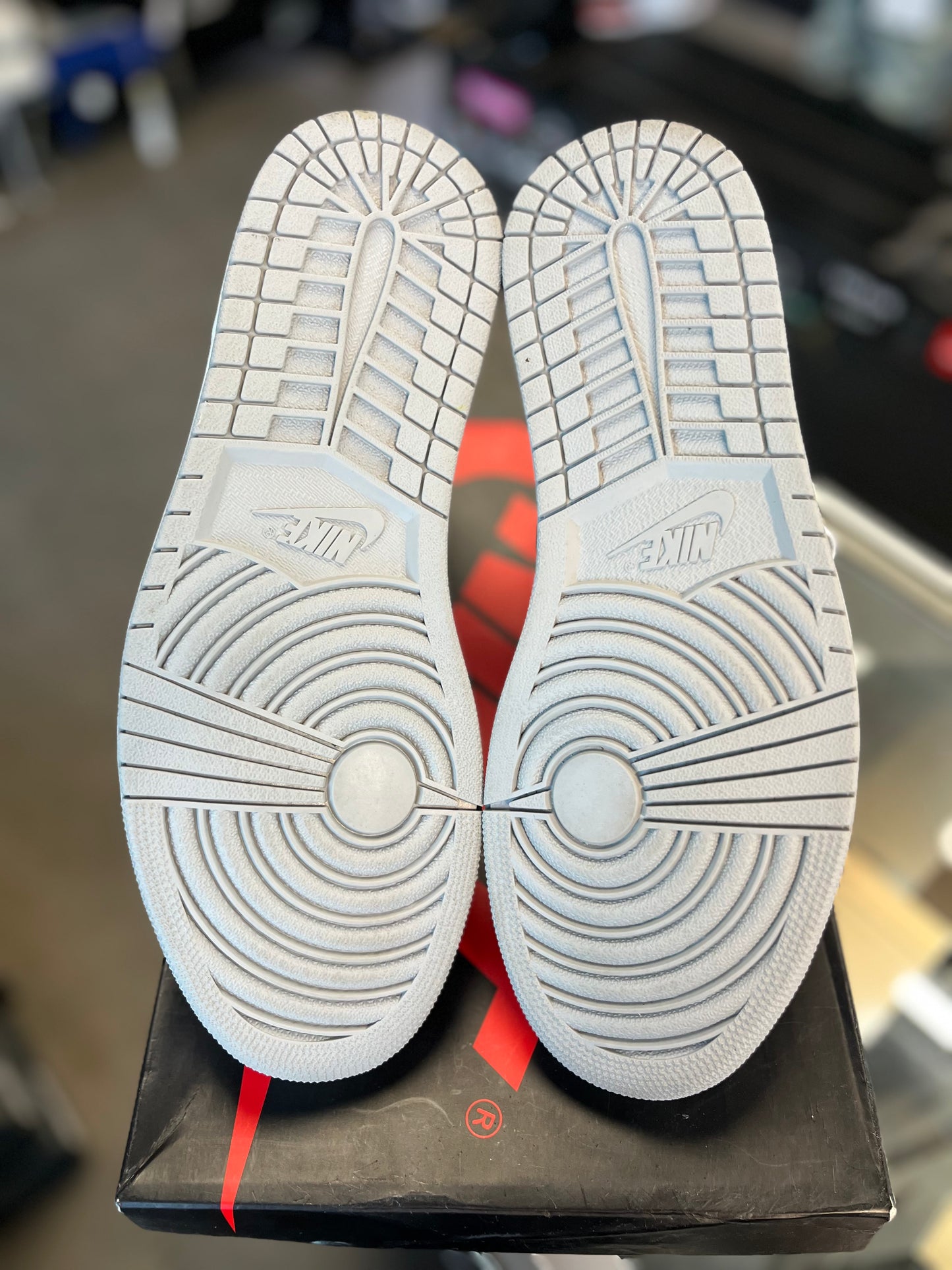 Jordan 1 “Hyper Royal” size 12