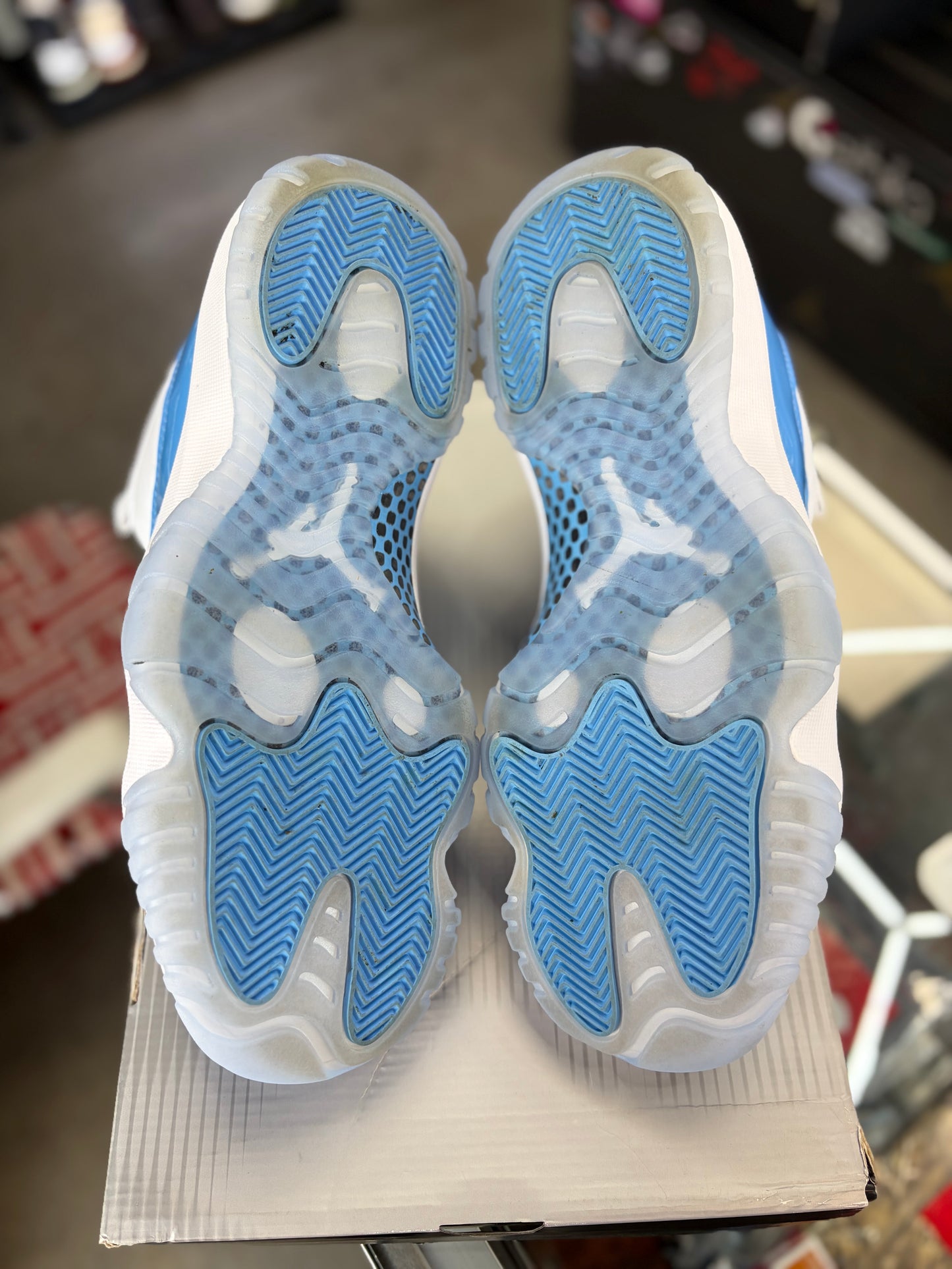 Jordan 11 Low “UNC” Size 9