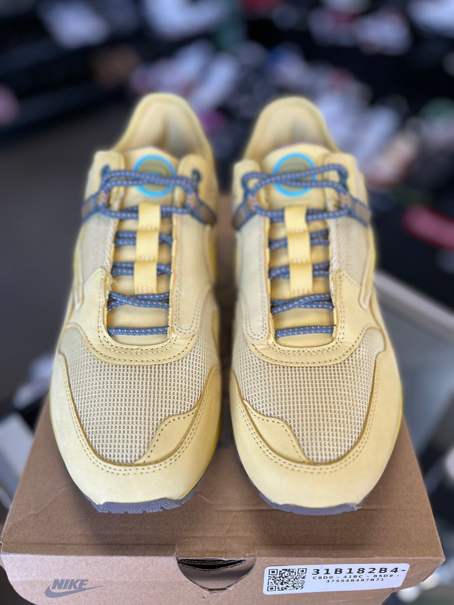 Air Max 1 x Travis Scott “Saturn Gold” Size 10.5