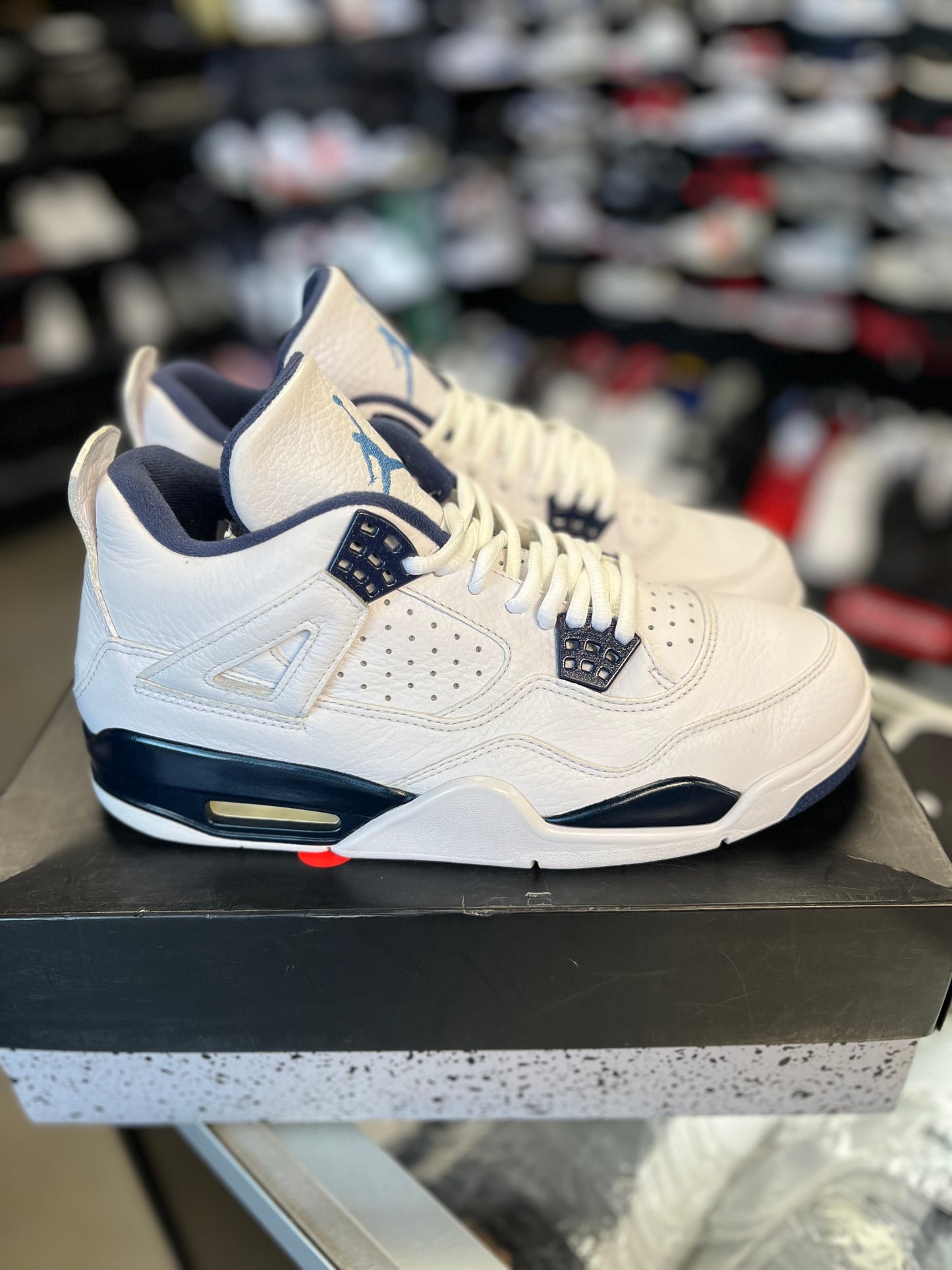 Jordan 4 “Columbia” Size 9