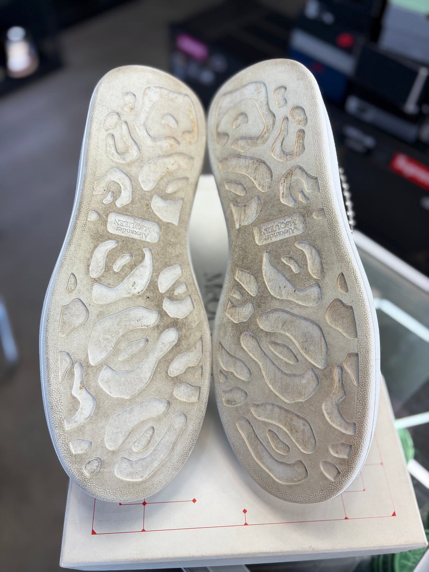 Alexander McQueen “Black/White” Size 44EU