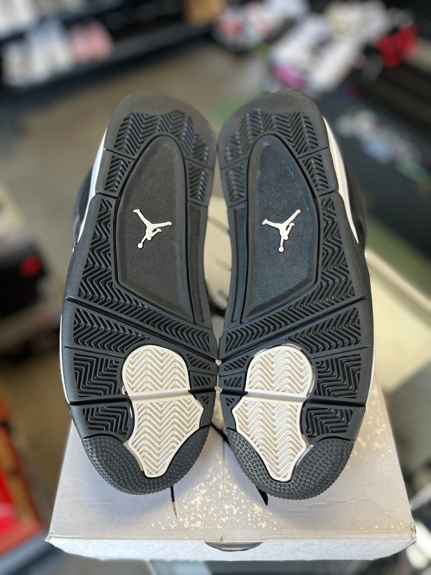 Jordan 4 “White Thunder” Size 10.5