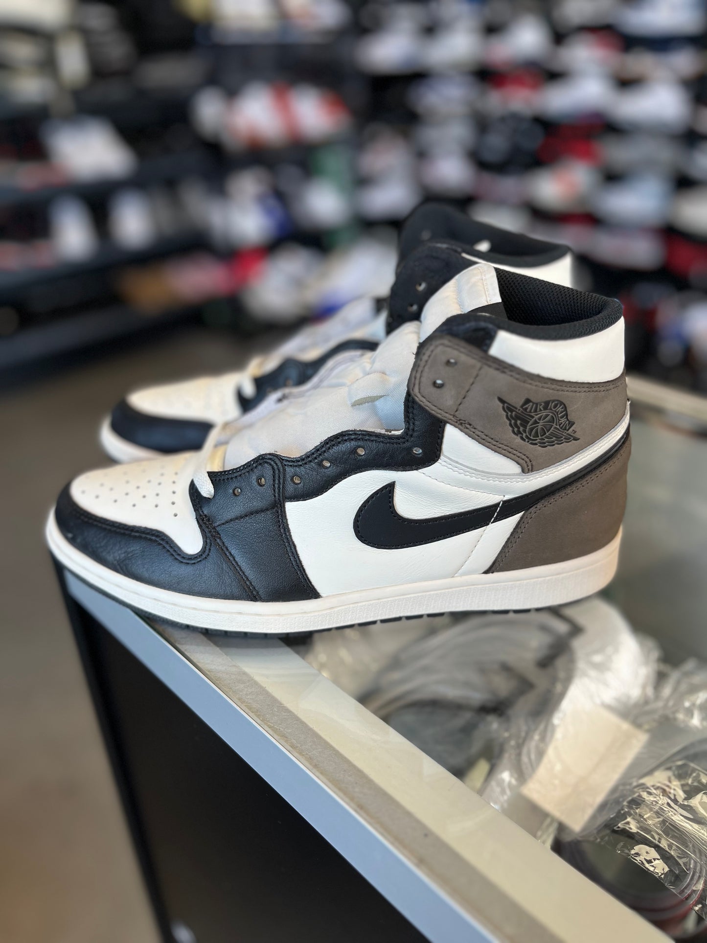 Jordan 1 “Mocha” Size 11