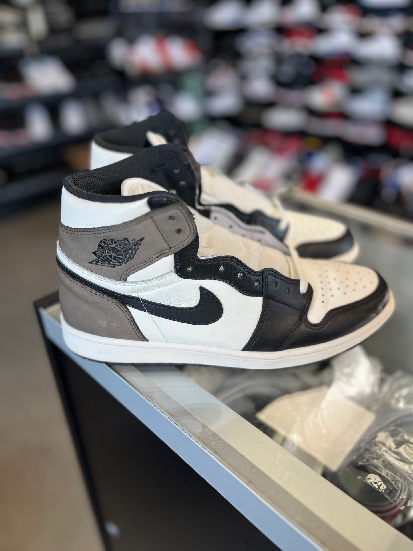 Jordan 1 “Mocha” Size 11