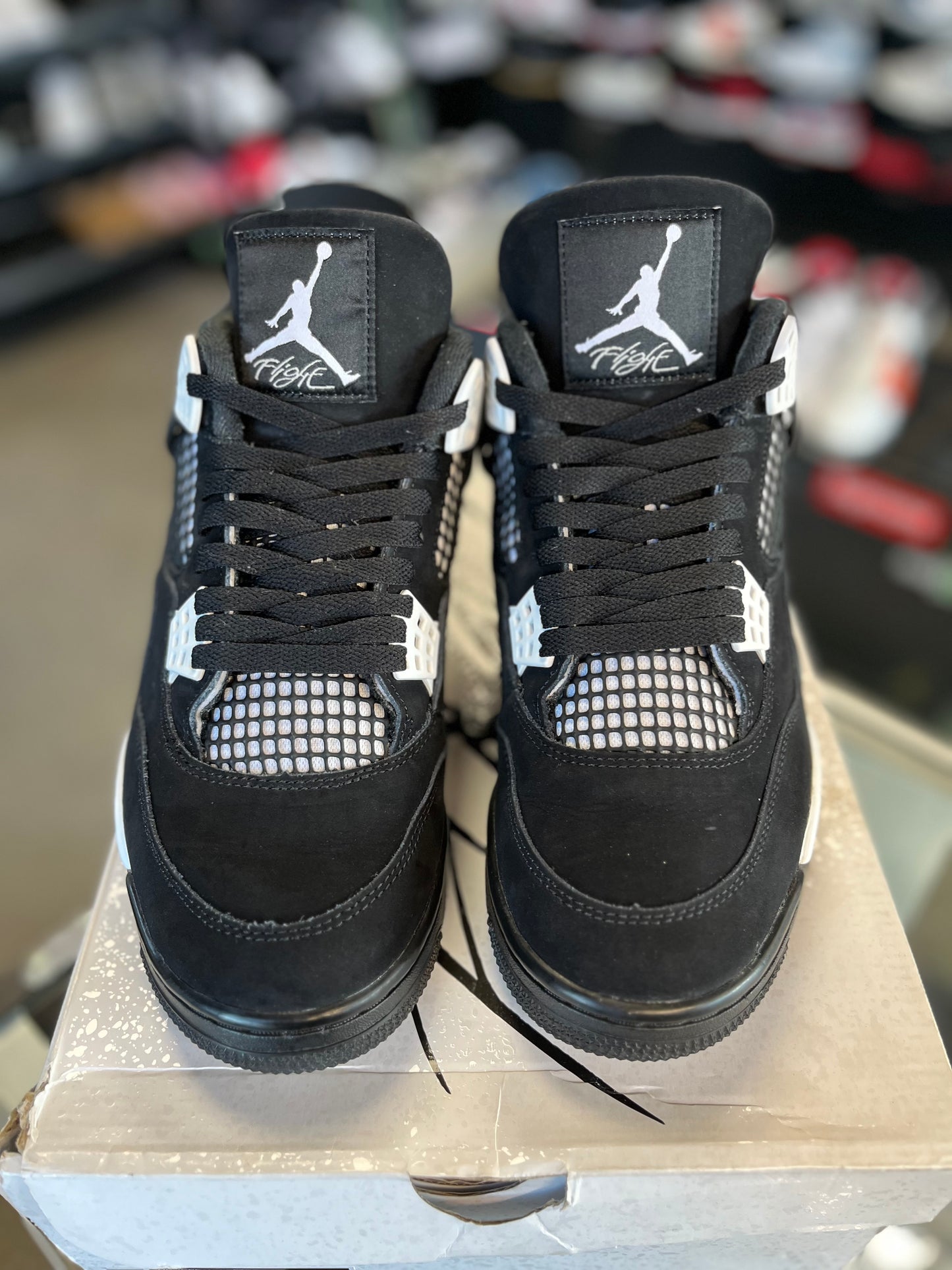 Jordan 4 “White Thunder” Size 10