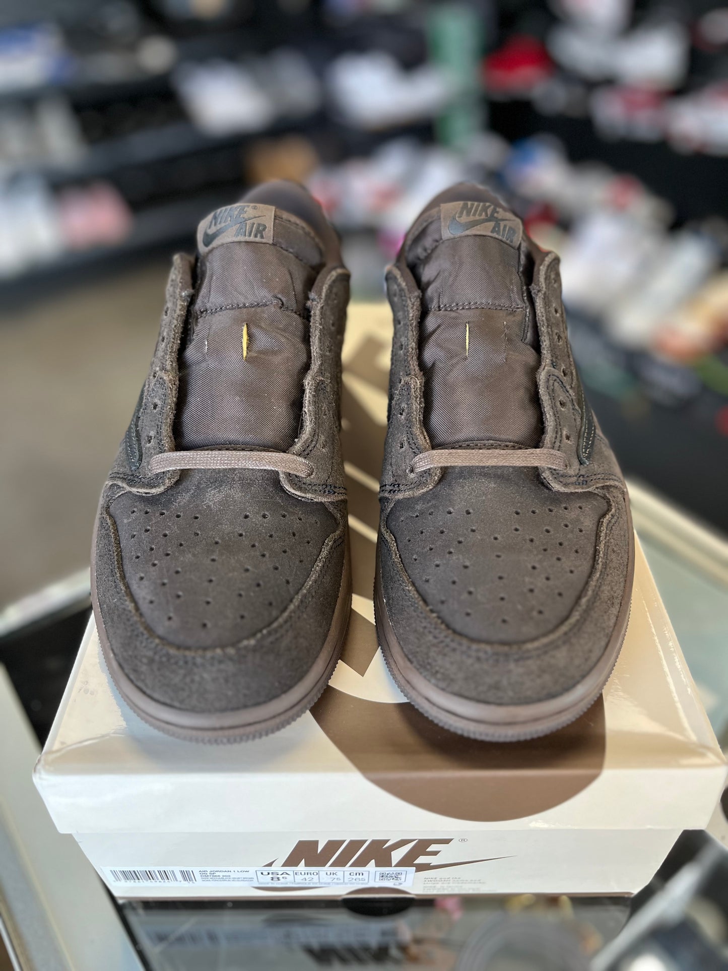 Jordan 1 Low x Travis Scott “Velvet Brown” Size 8.5