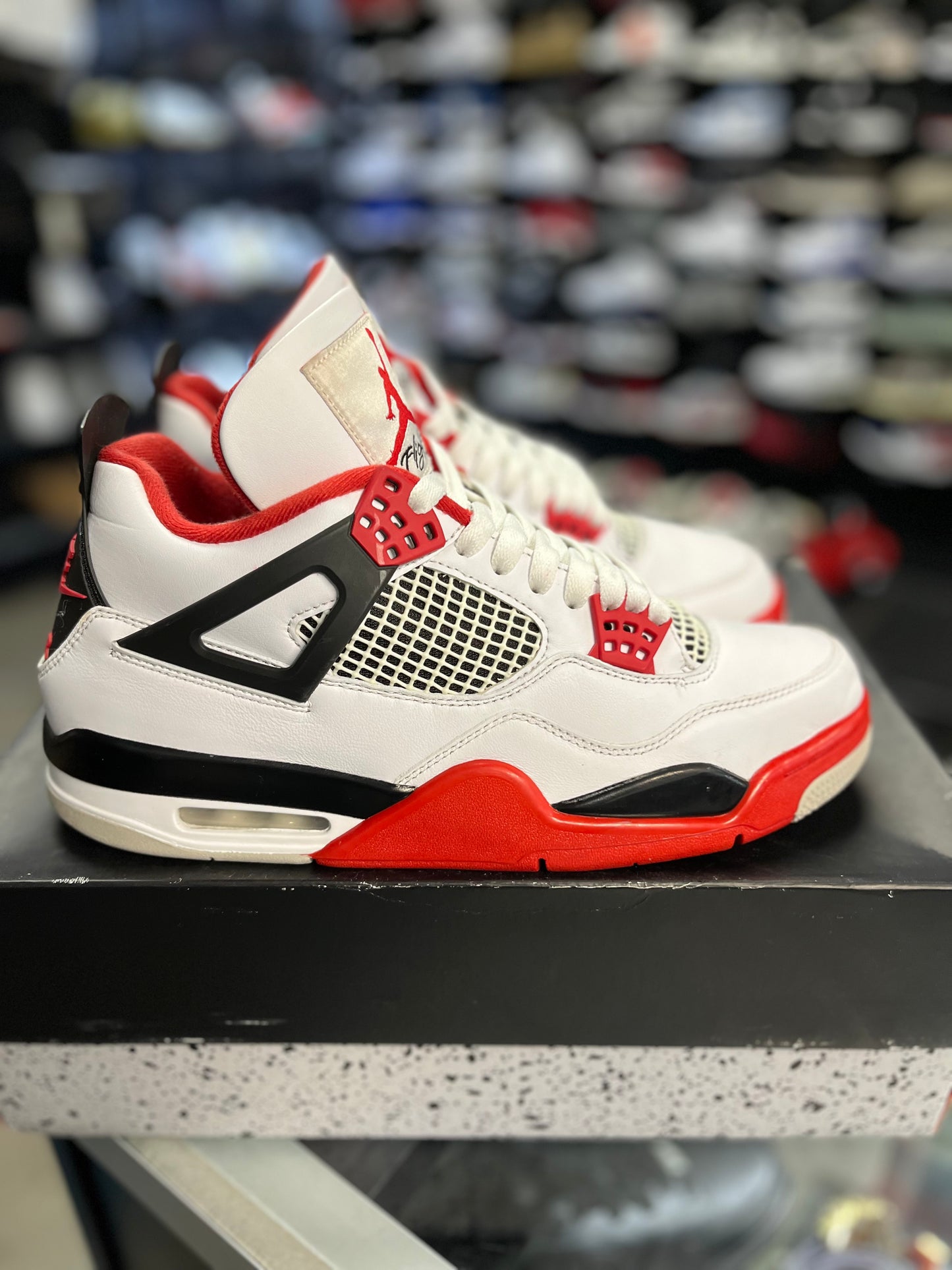 Jordan 4 “Fire Red” Size 10