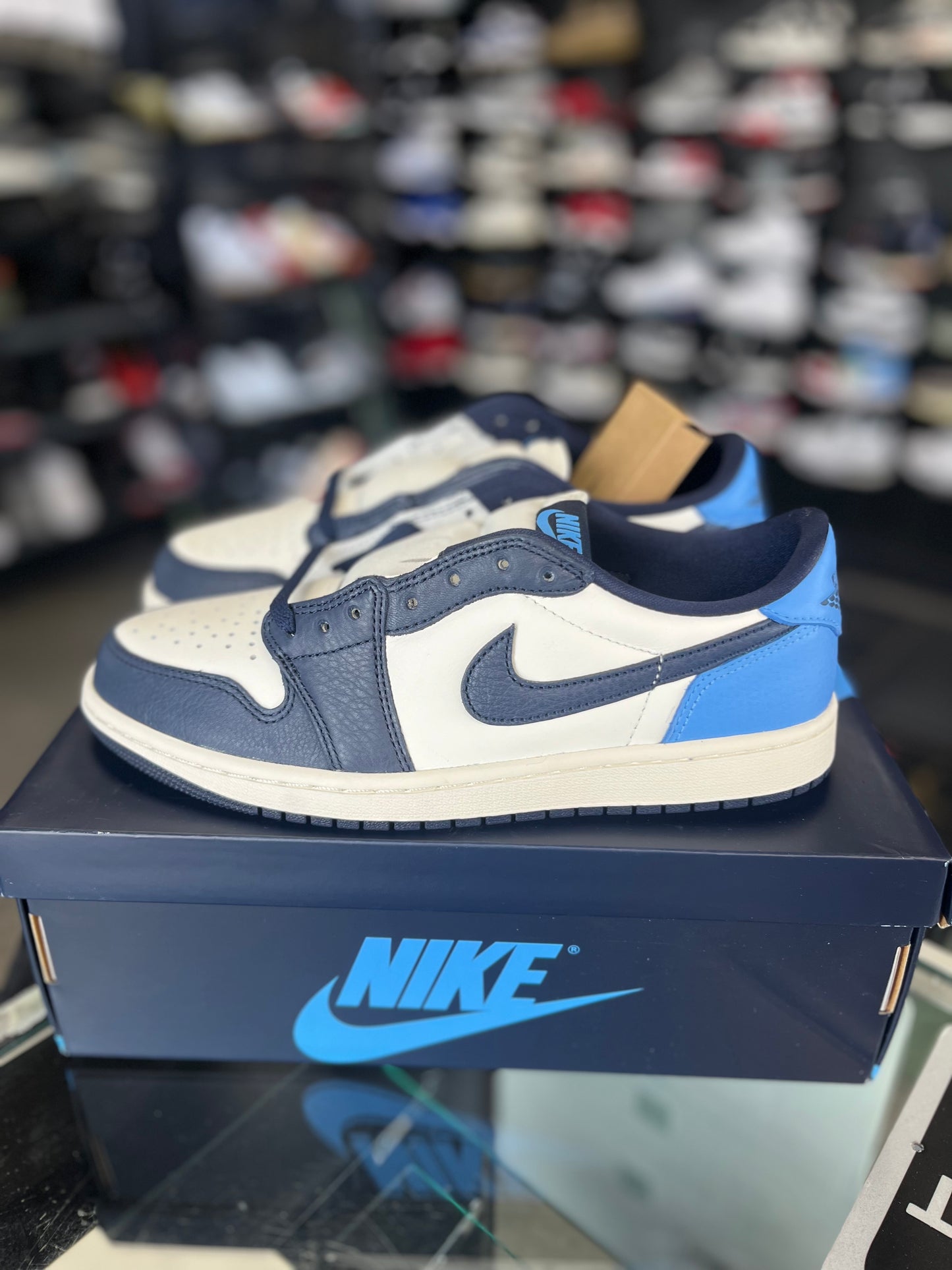 Jordan 1 Low “Obsidian UNC” Size 8.5