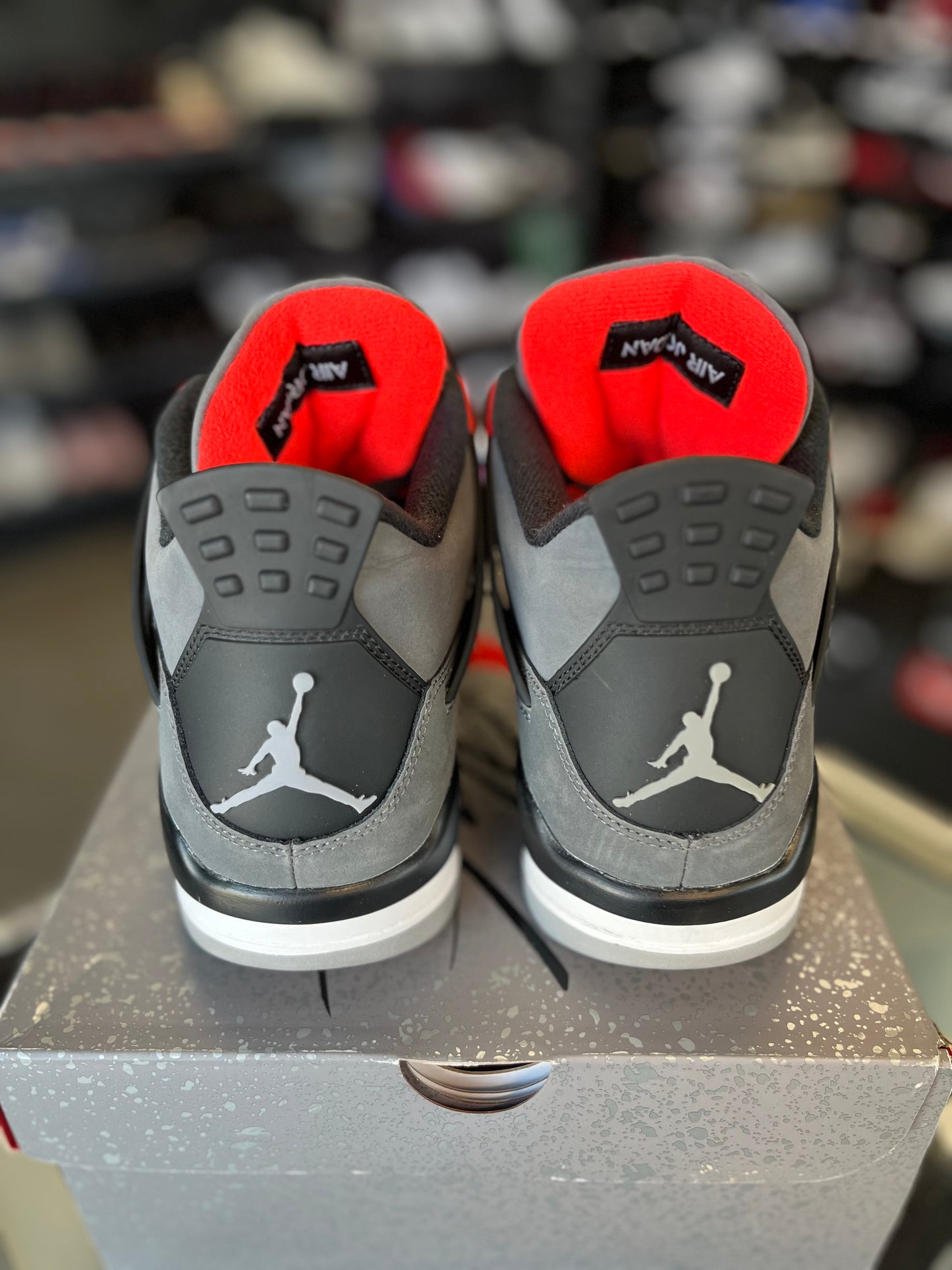 Jordan 4 “Infrared” Size 9