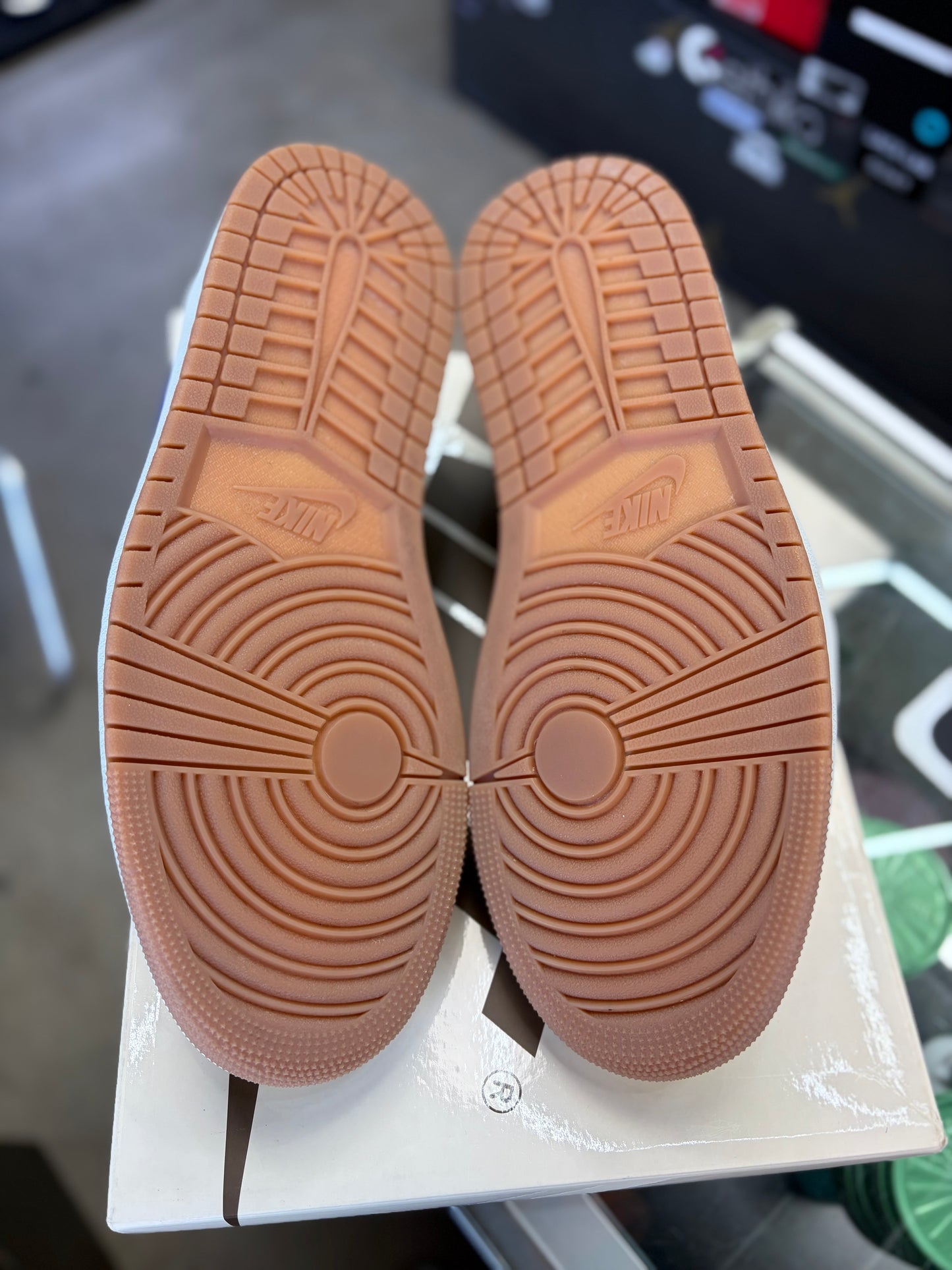 Jordan 1 Low x Travis Scott “Canary” Size 9.5 Men