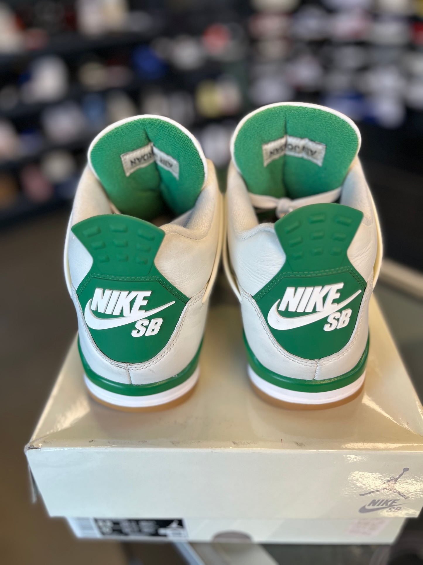 Jordan 4 SB “Pine Green” Size 8.5