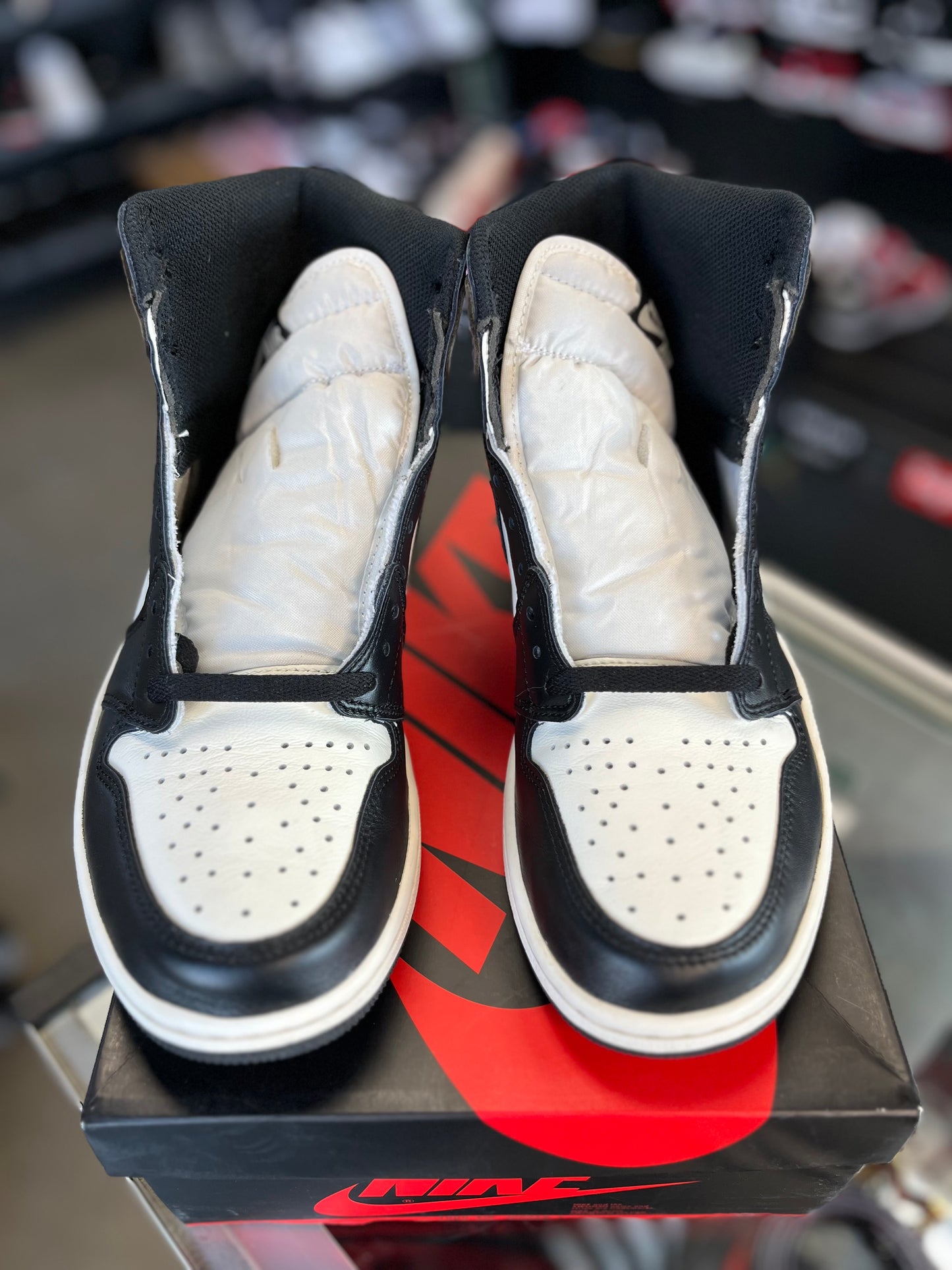 Jordan 1 “Mocha” Size 9.5