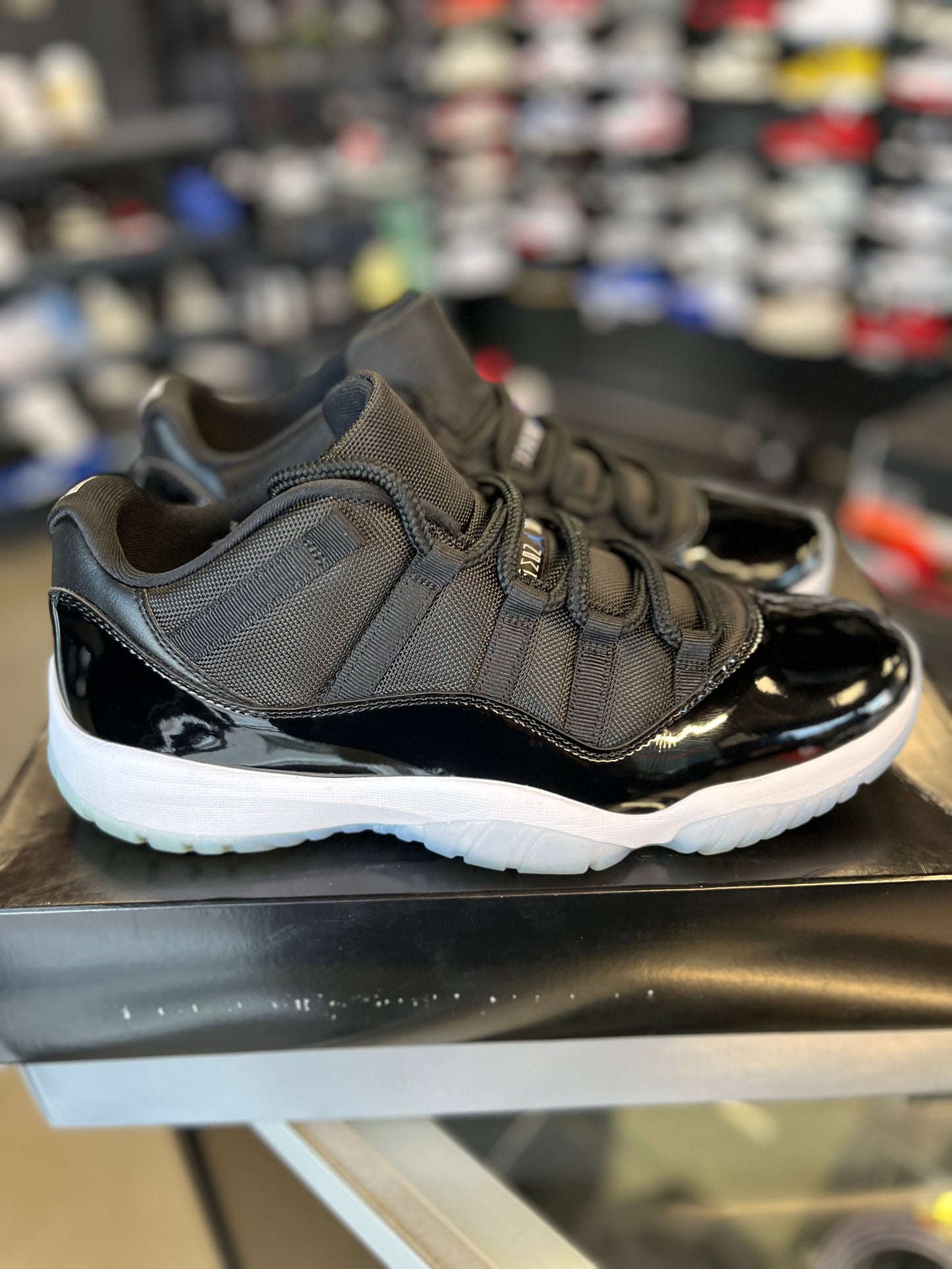 Jordan 11 Low “SPACEJAM” Size 12