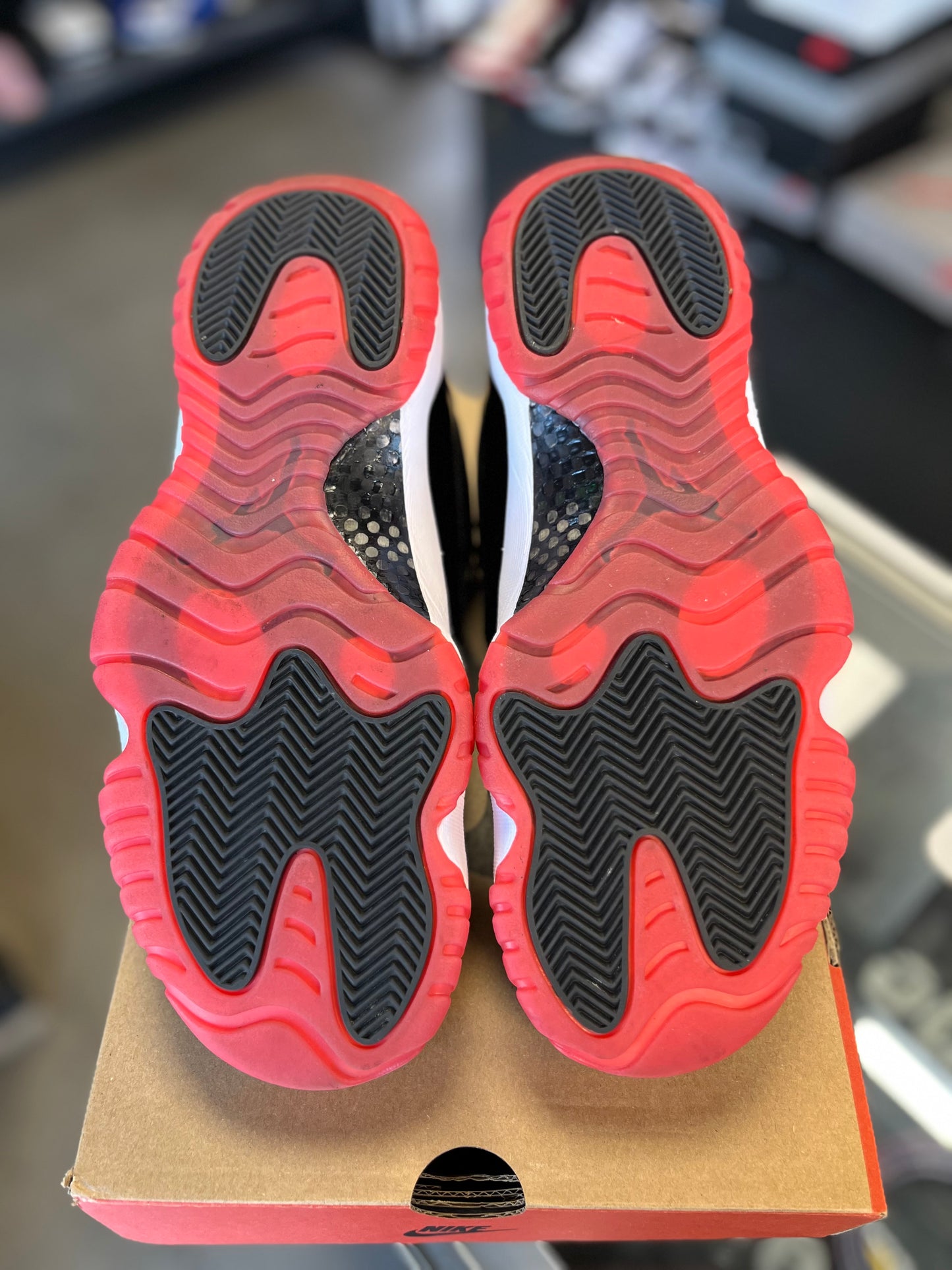 Jordan 11 Low “Bred” Size 10