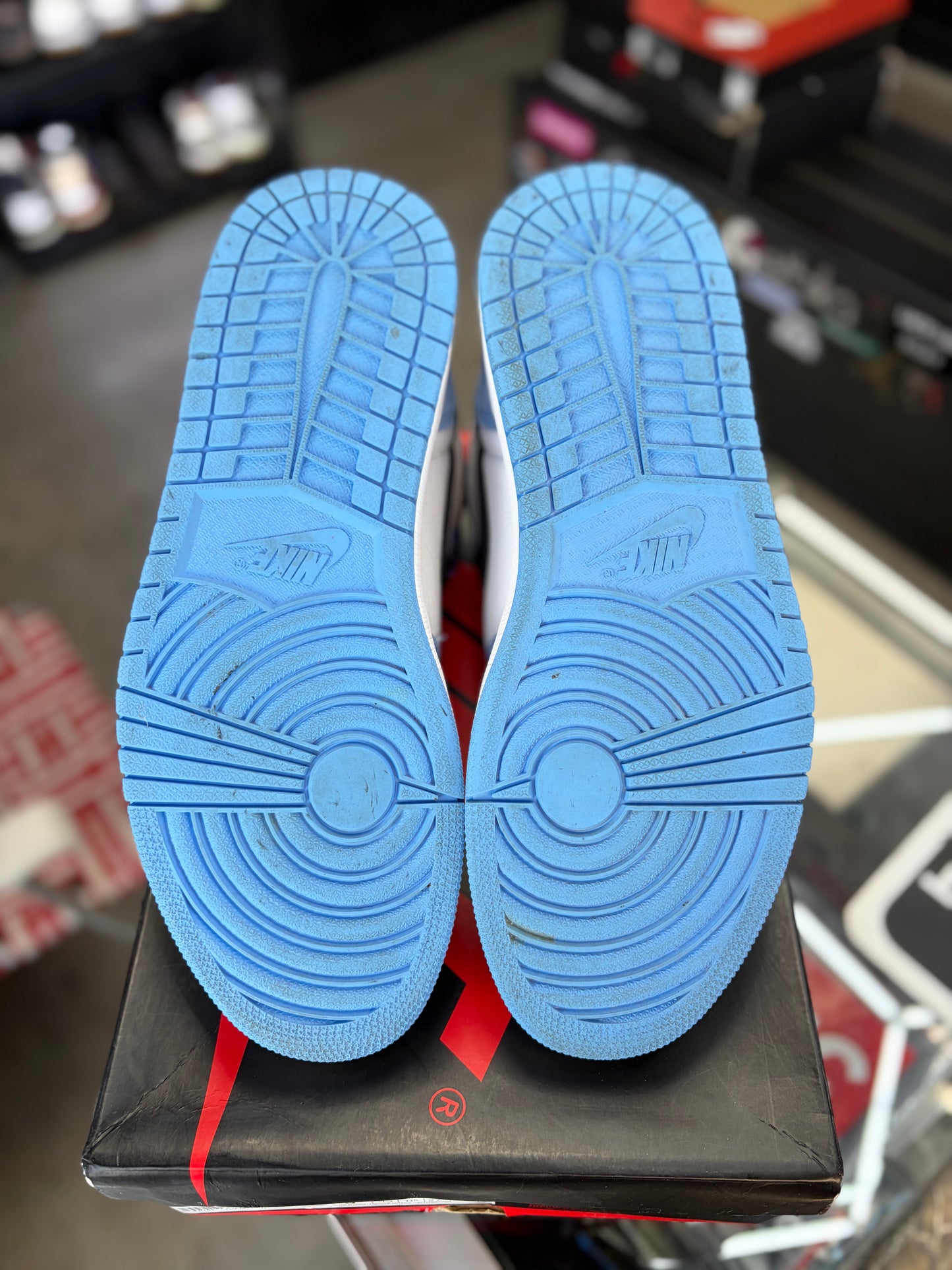 Jordan 1 “University Blue” Size 9.5