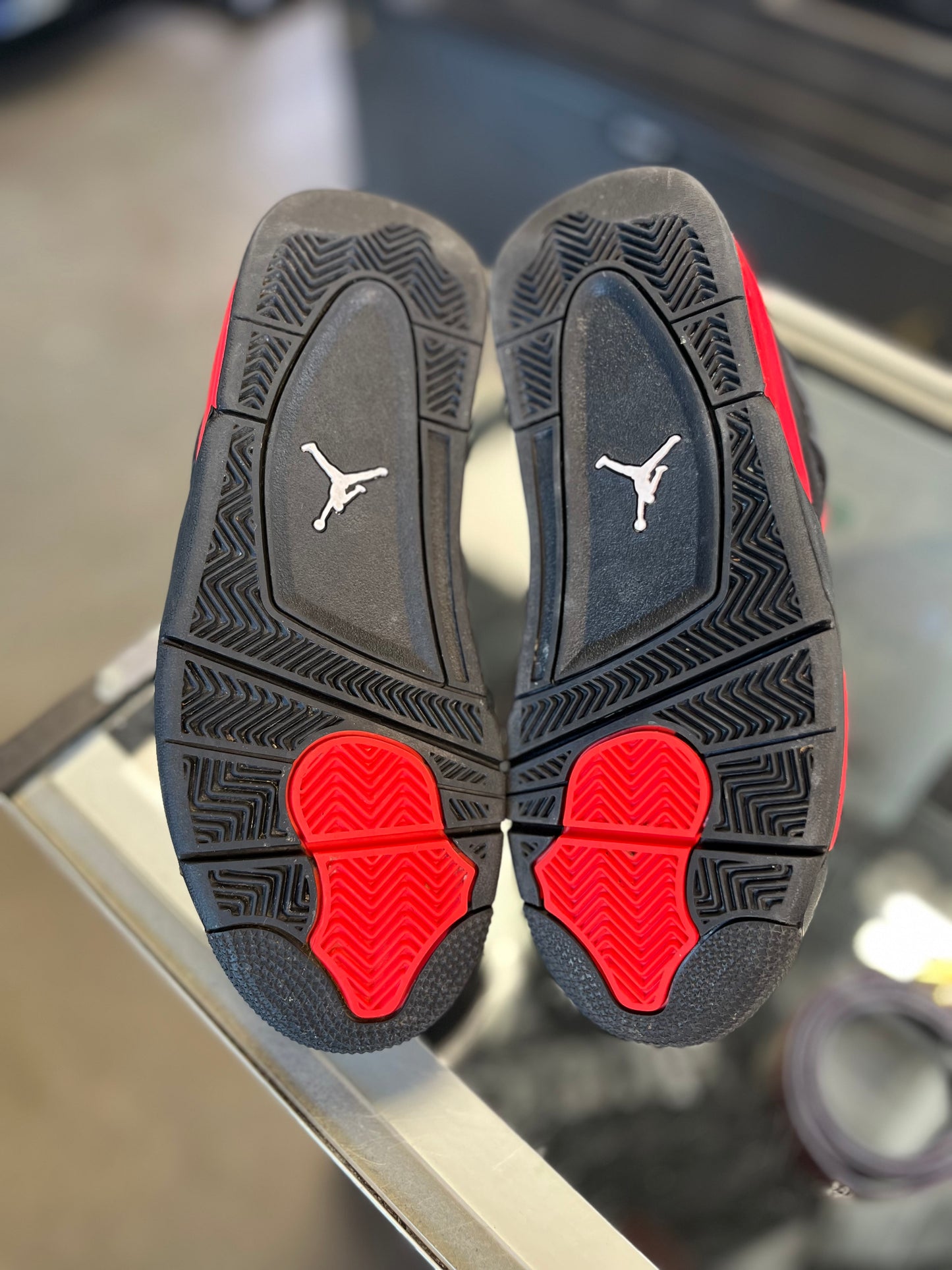 Jordan 4 “Red Thunder” Size 7y /8.5w