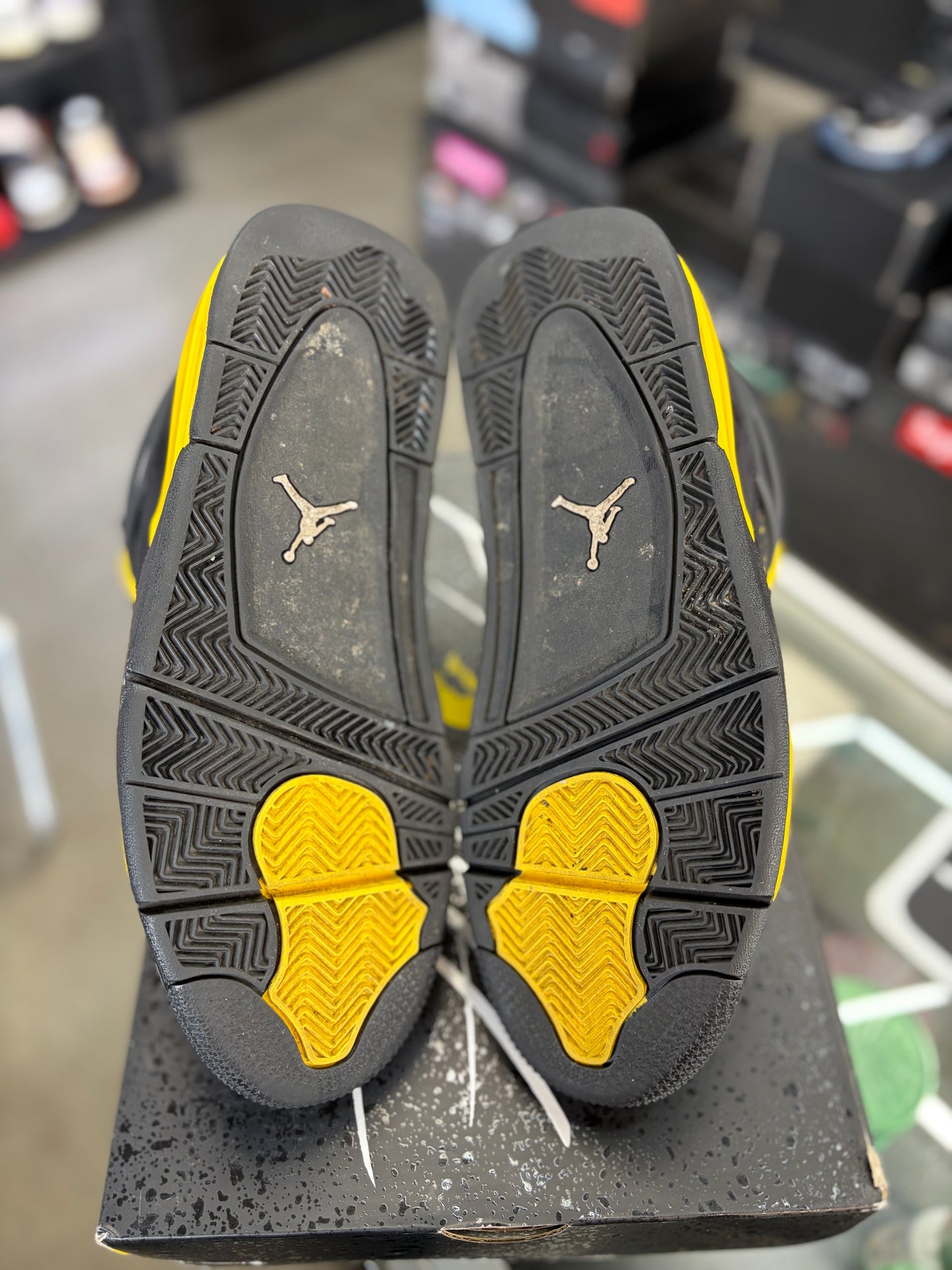 Jordan 4 “Thunder” Size 10.5
