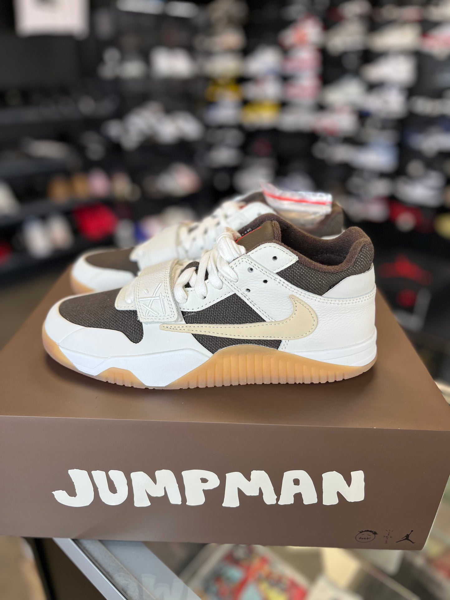 Jumpman Jack x Travis Scott “Sail” Size 8.5