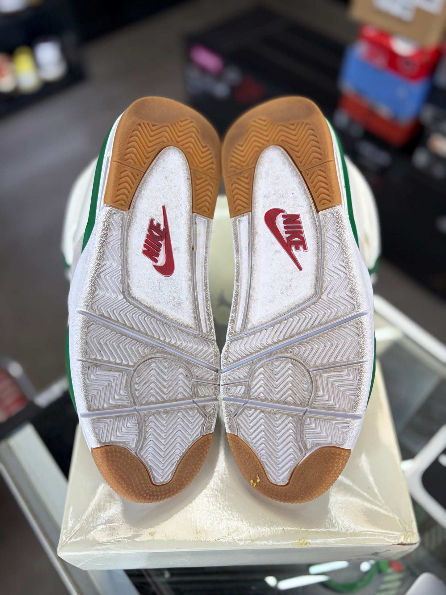 Jordan 4 SB “Pine Green” Size 8.5