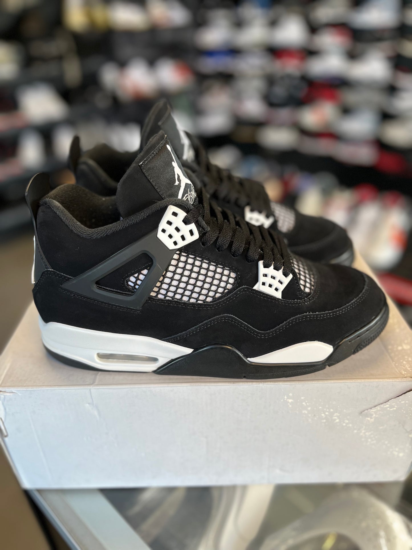 Jordan 4 “White Thunder” Size 10