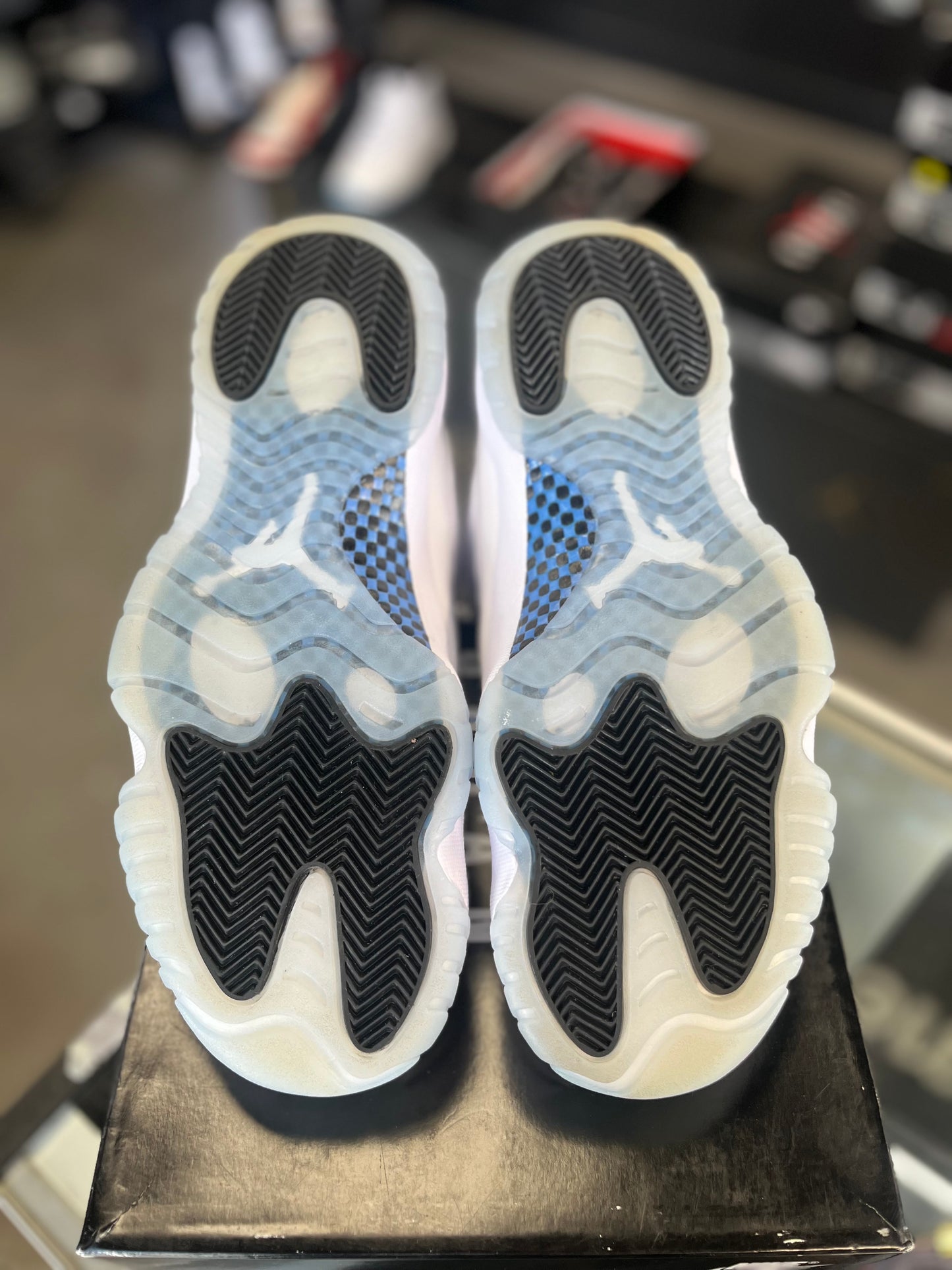 Jordan 11 Low “Legend Blue” Size 10
