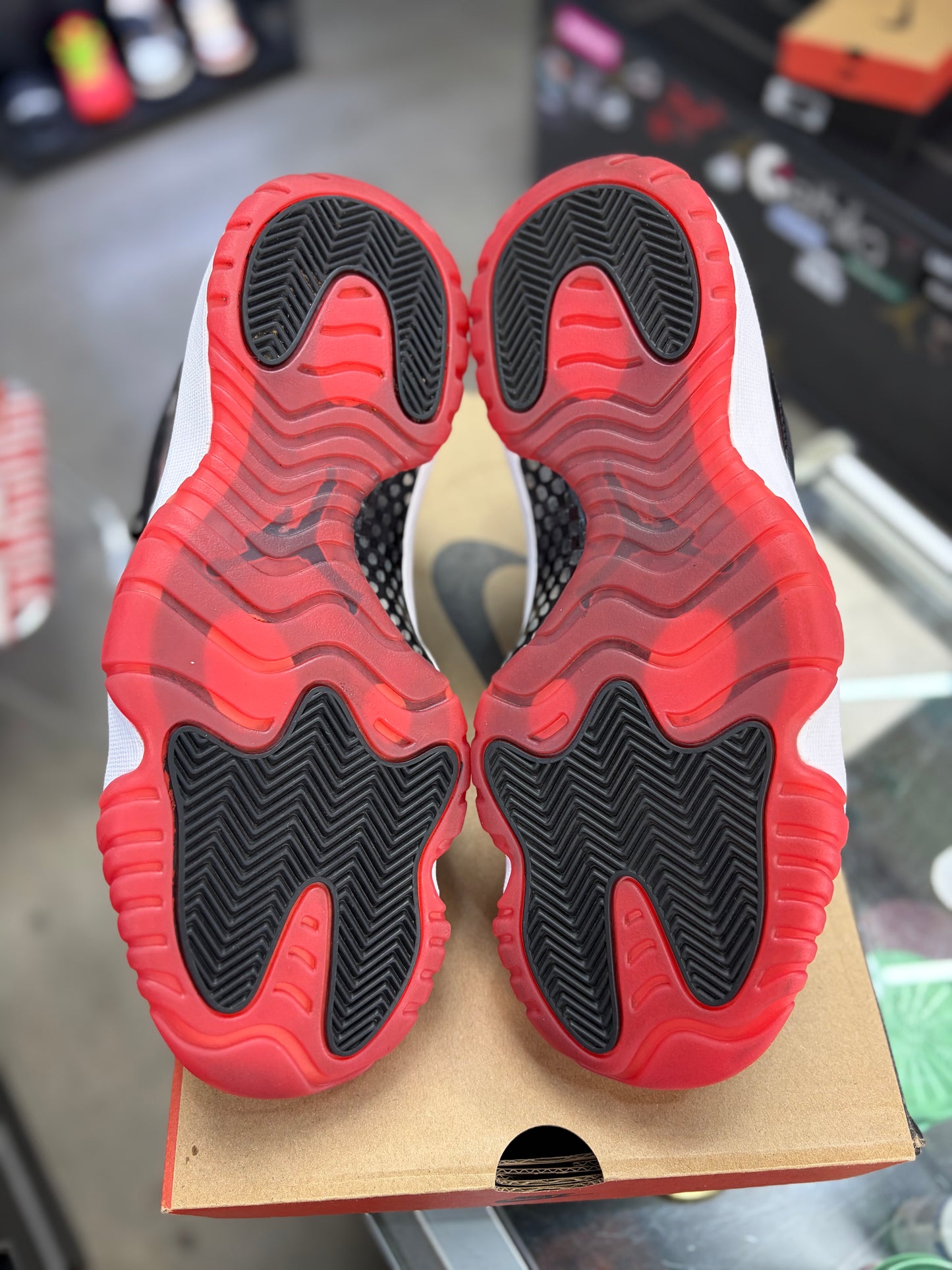 Jordan 11 Low “Bred” (2025) Size 9