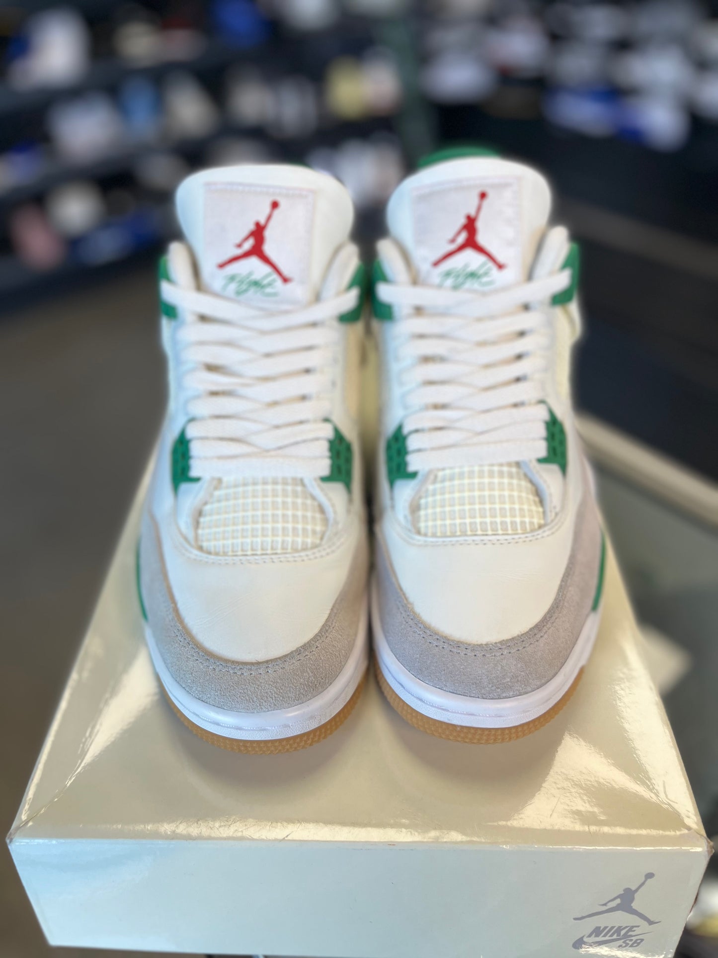 Jordan 4 SB “Pine Green” Size 8.5