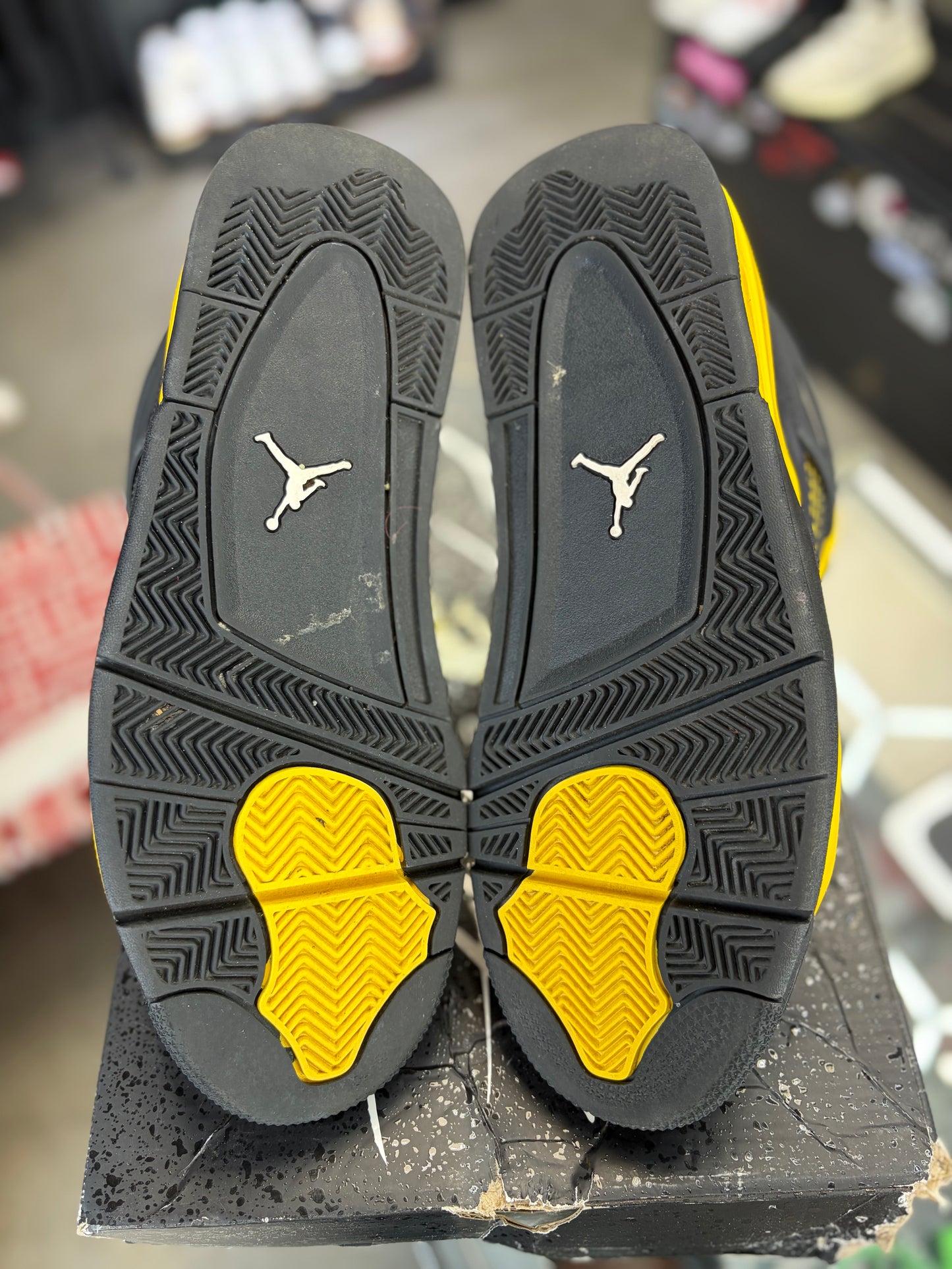 Jordan 4 “Thunder” Size 12