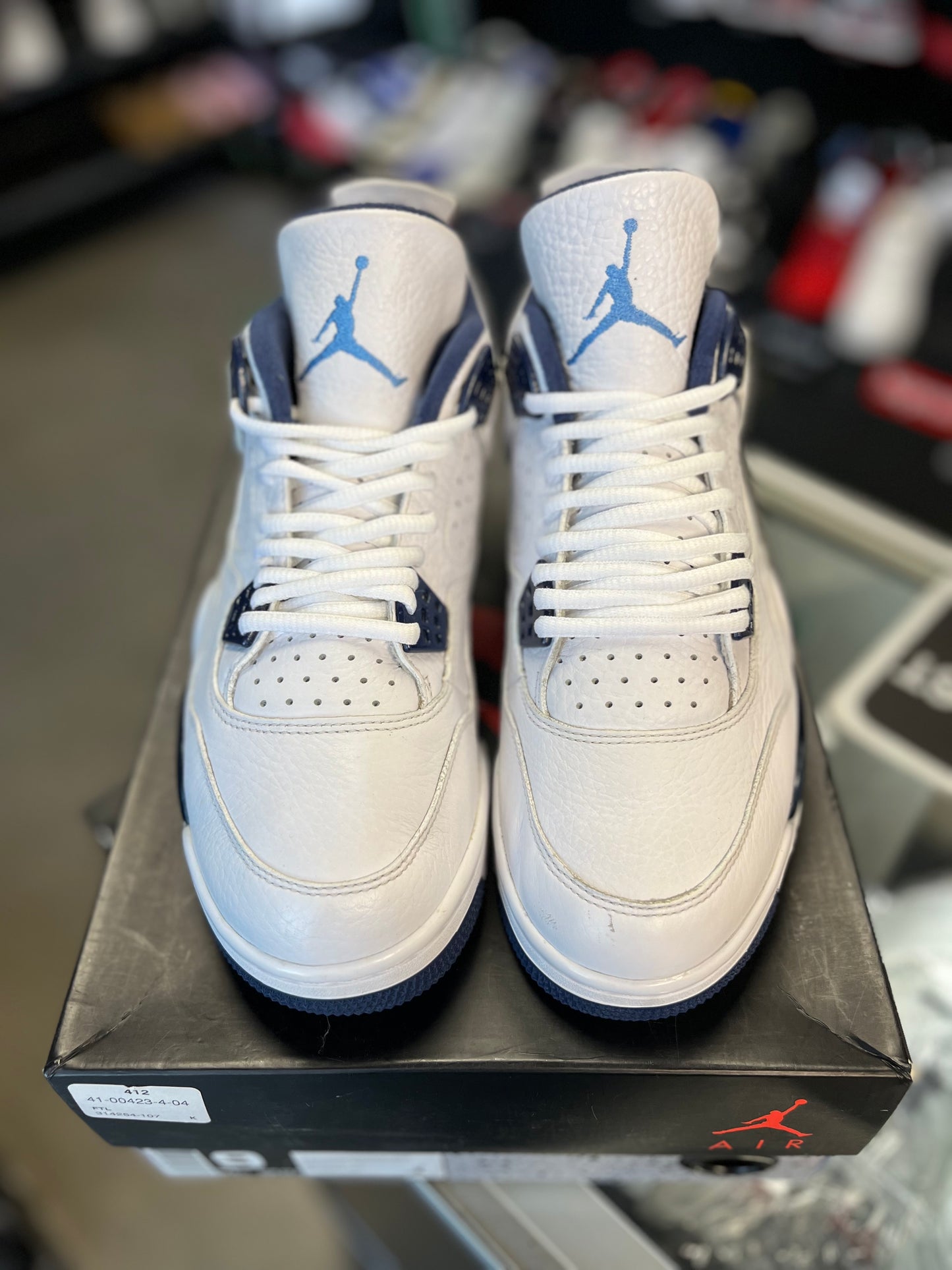 Jordan 4 “Columbia” Size 9