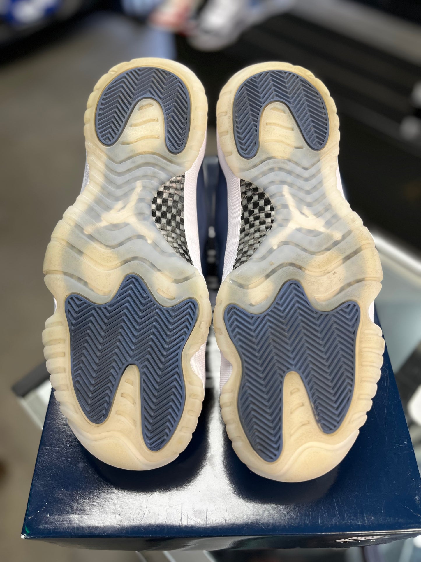 Jordan 11 Low “Diffused Blue” Size 9.5