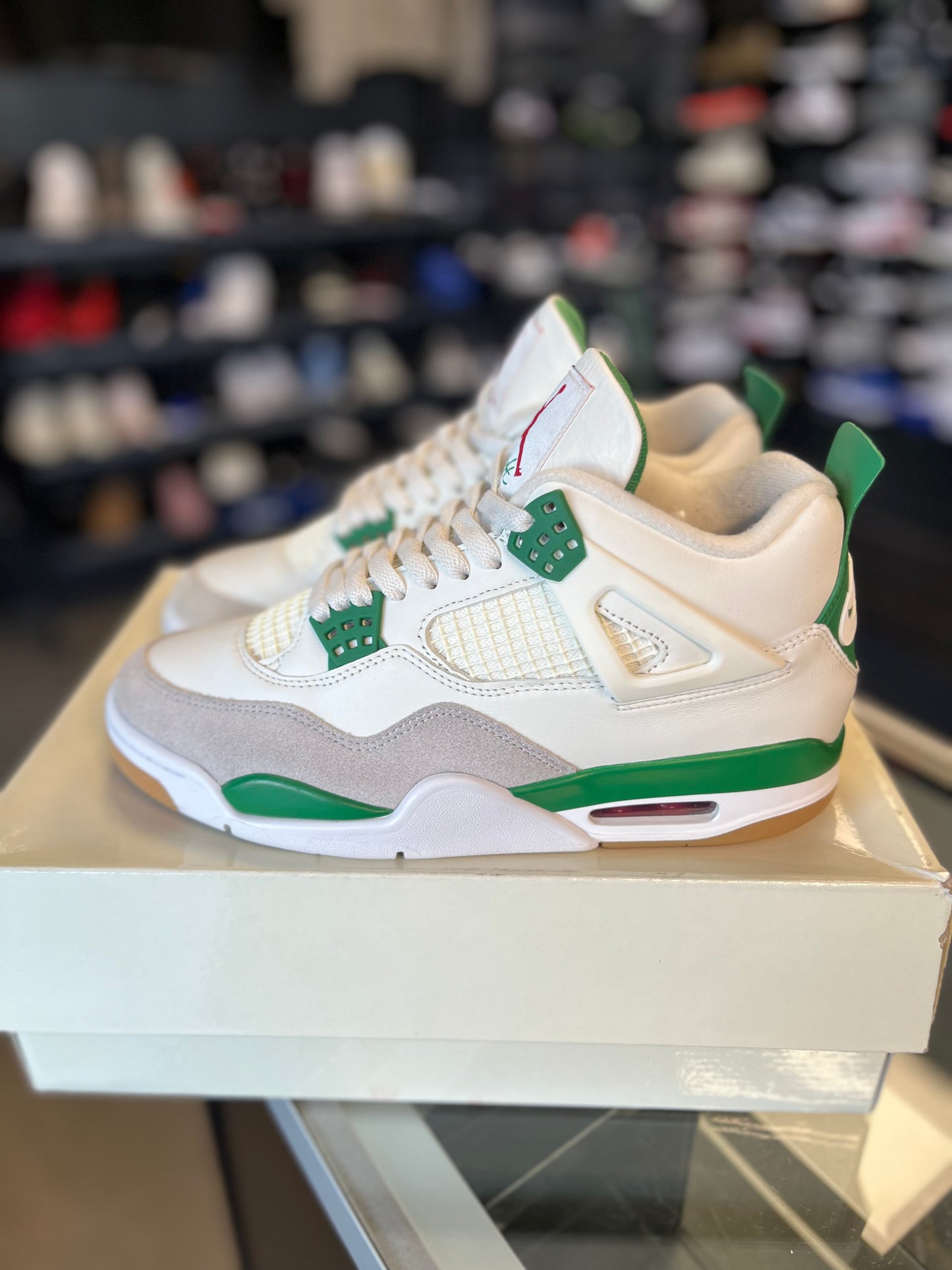 Jordan 4 SB “Pine Green” Size 8.5