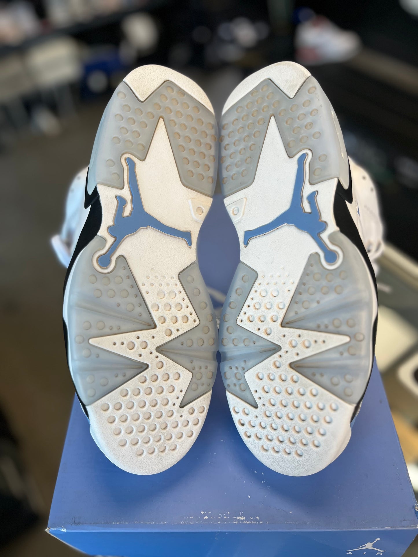 Jordan 6 “UNC” size 9