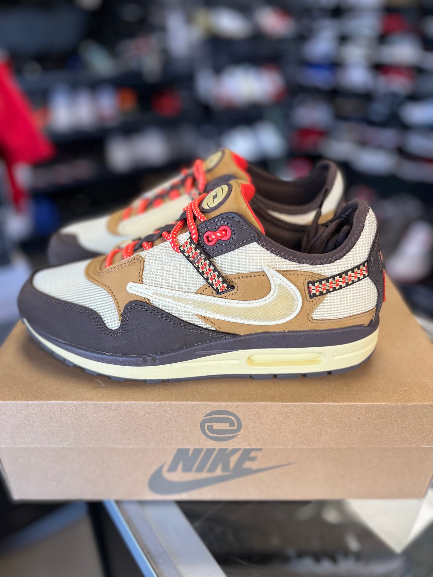 Air Max 1 x Travis Scott “Baroque Brown” Size 8.5