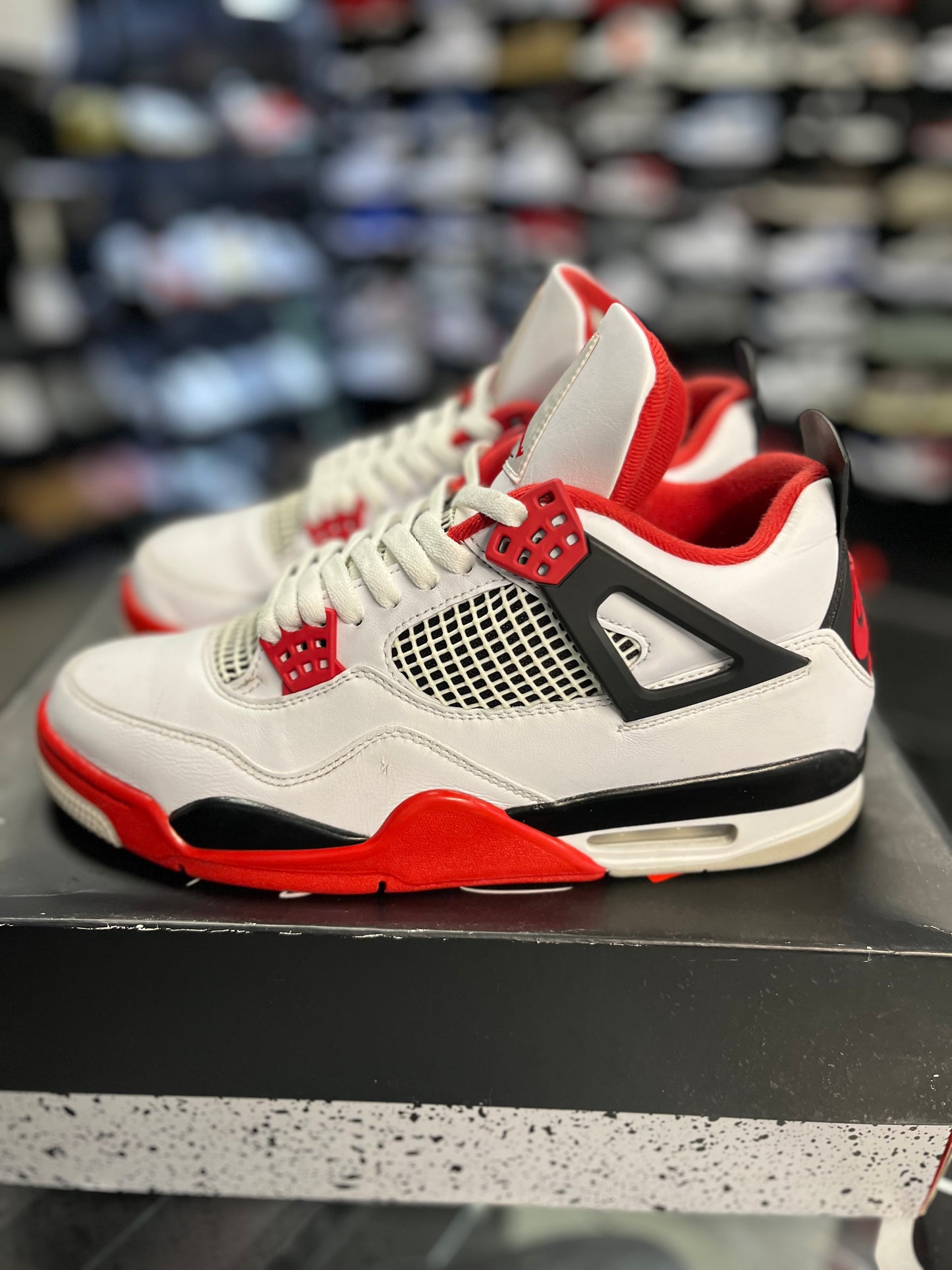 Jordan 4 “Fire Red” Size 10