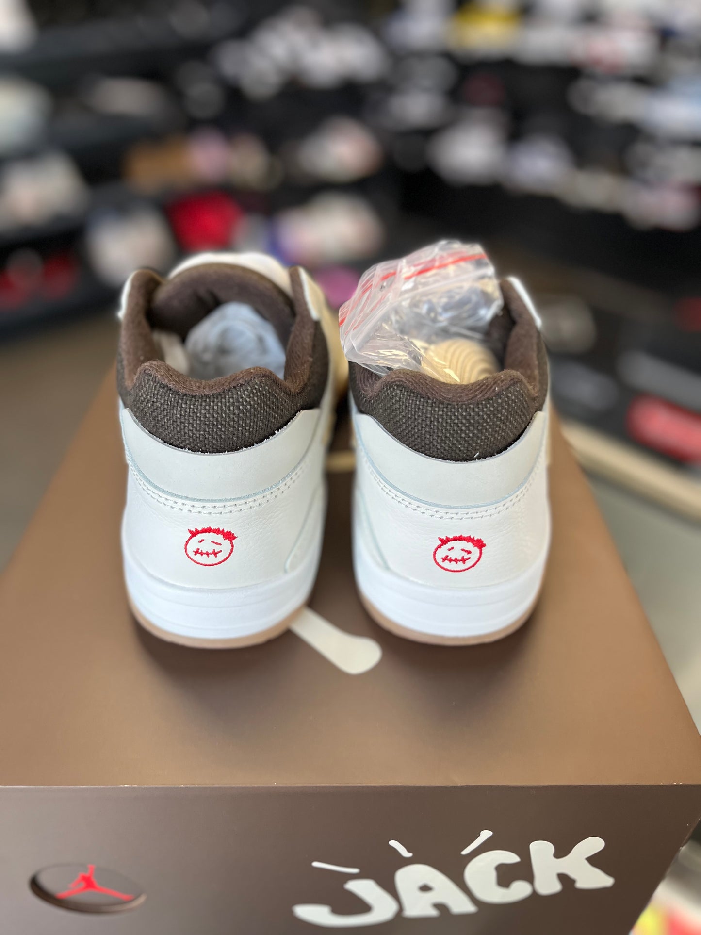 Jumpman Jack x Travis Scott “Sail” Size 8.5