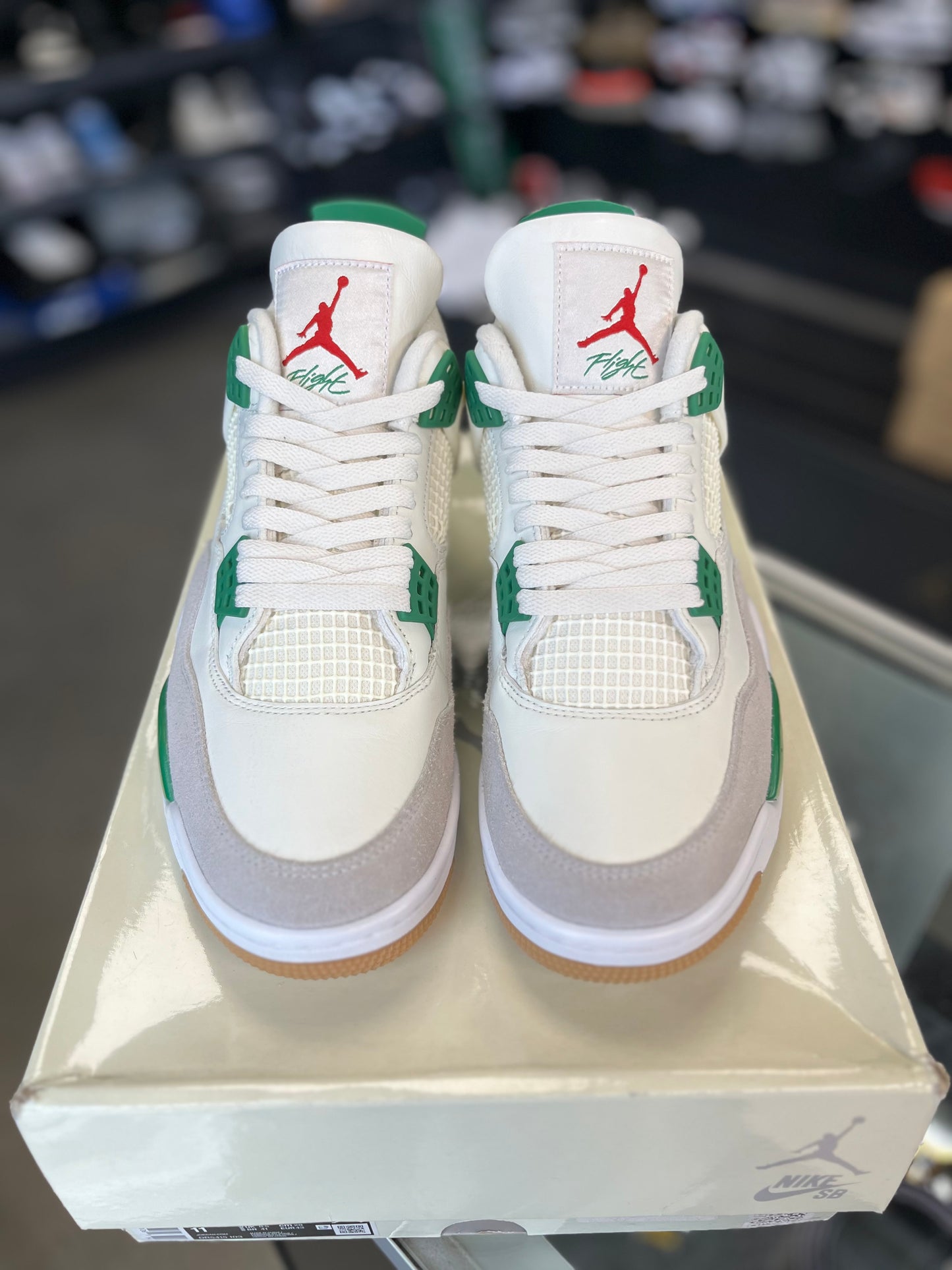 Jordan 4 SB “Pine Green” Size 9.5