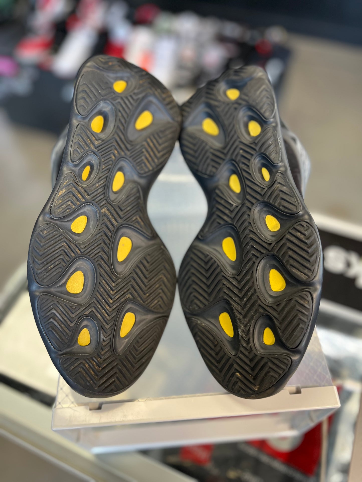 Yeezy 700 “Alvah” Size 9