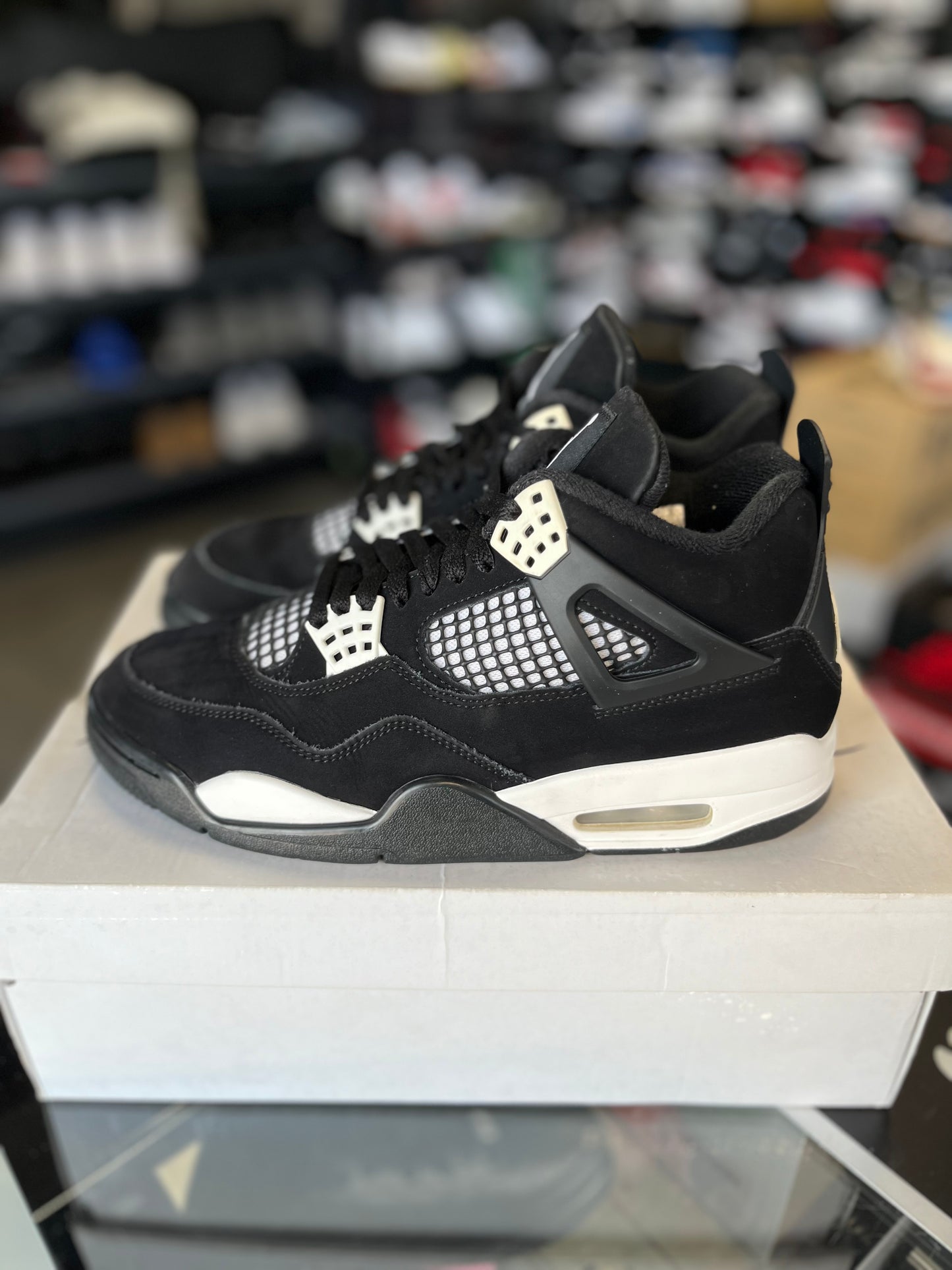 Jordan 4 “White Thunder” Size 8