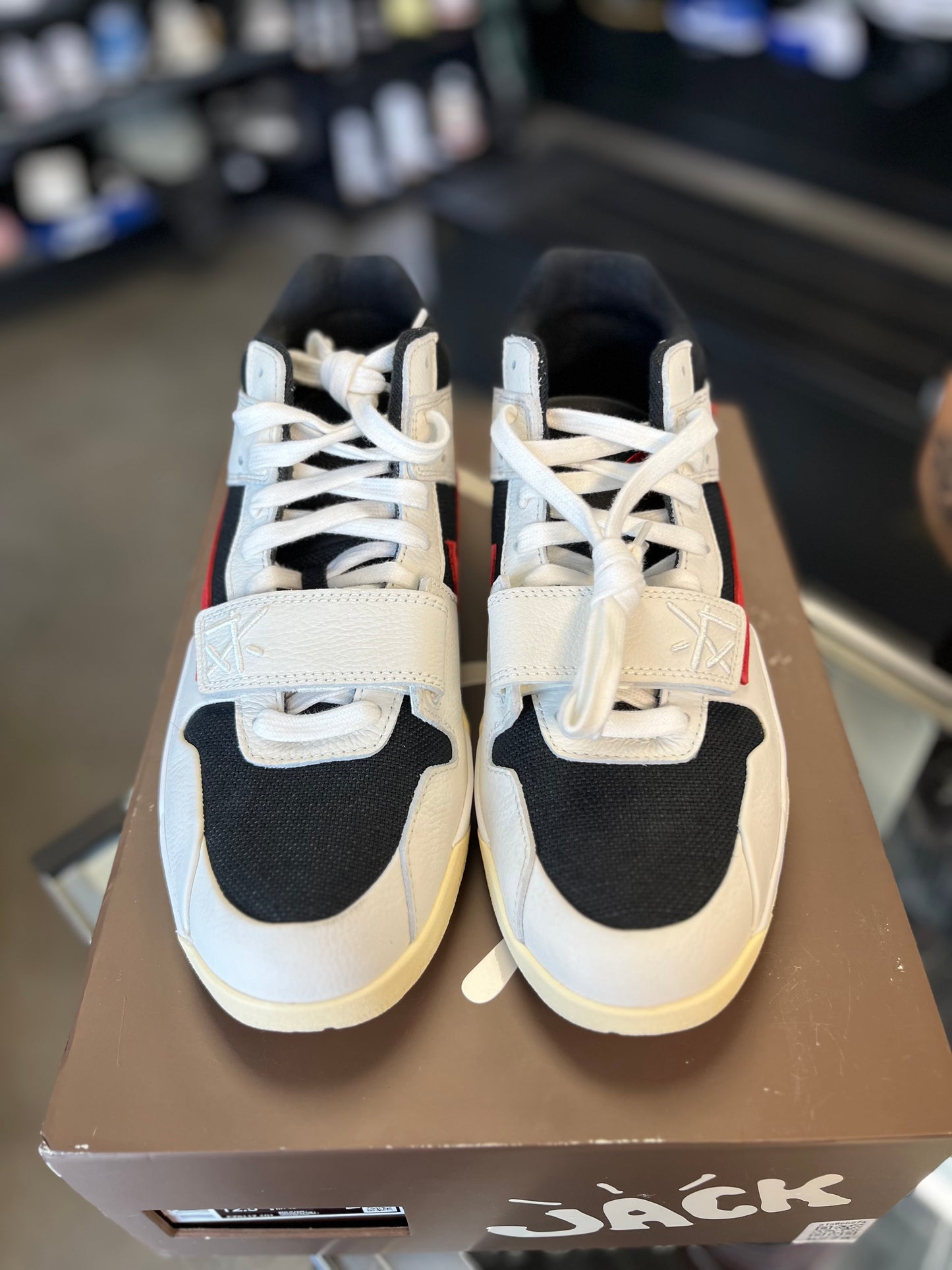 Jumpman Jack x Travis Scott “University Red” Size 11