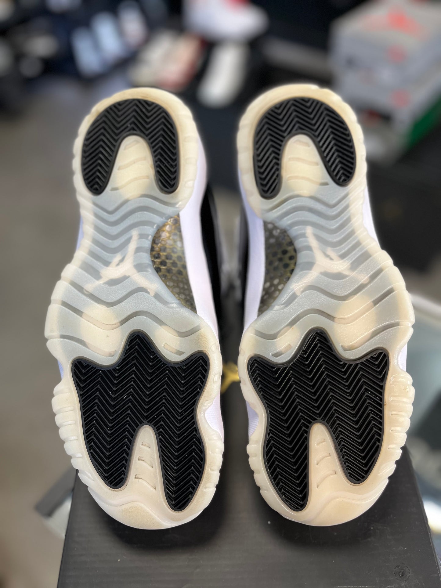 Jordan 11 “Gratitude” Size 9