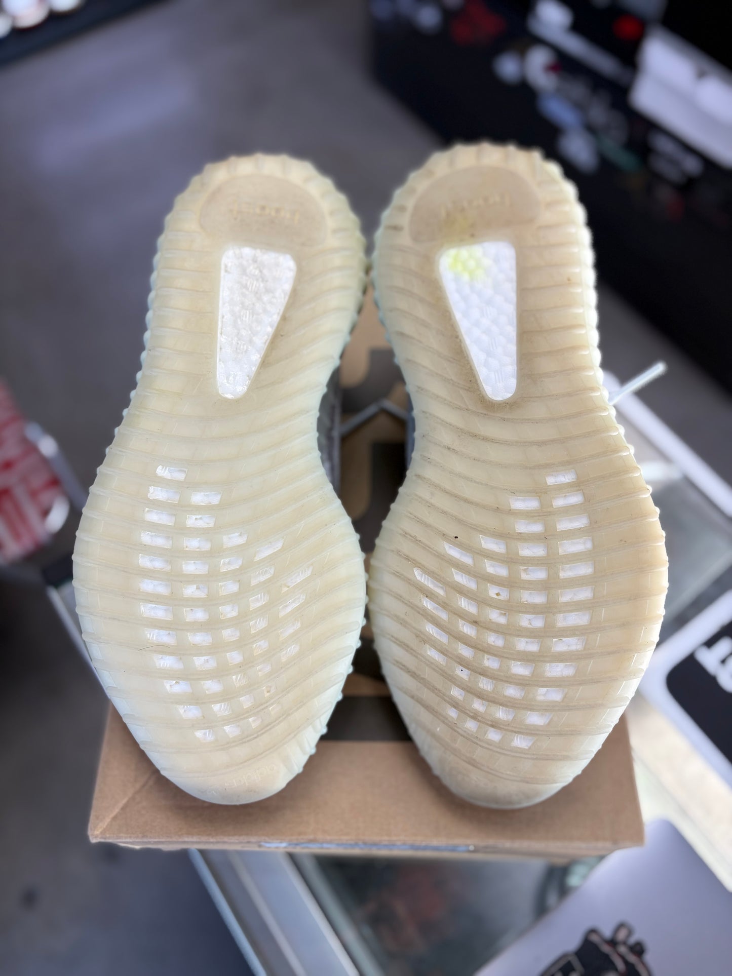 Yeezy 350 “Blue Tint” Size 9